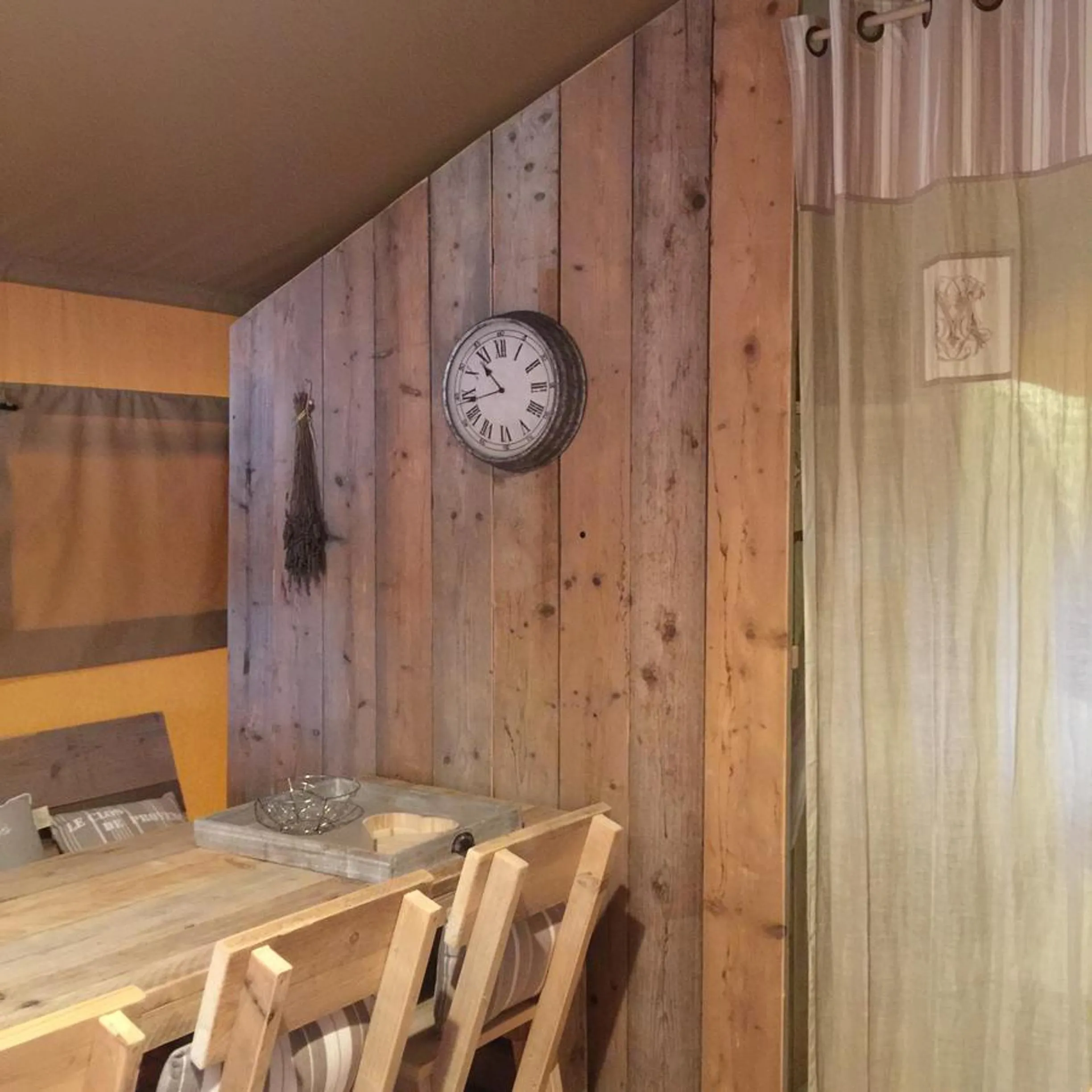 Dining area in Lodging Le Lac