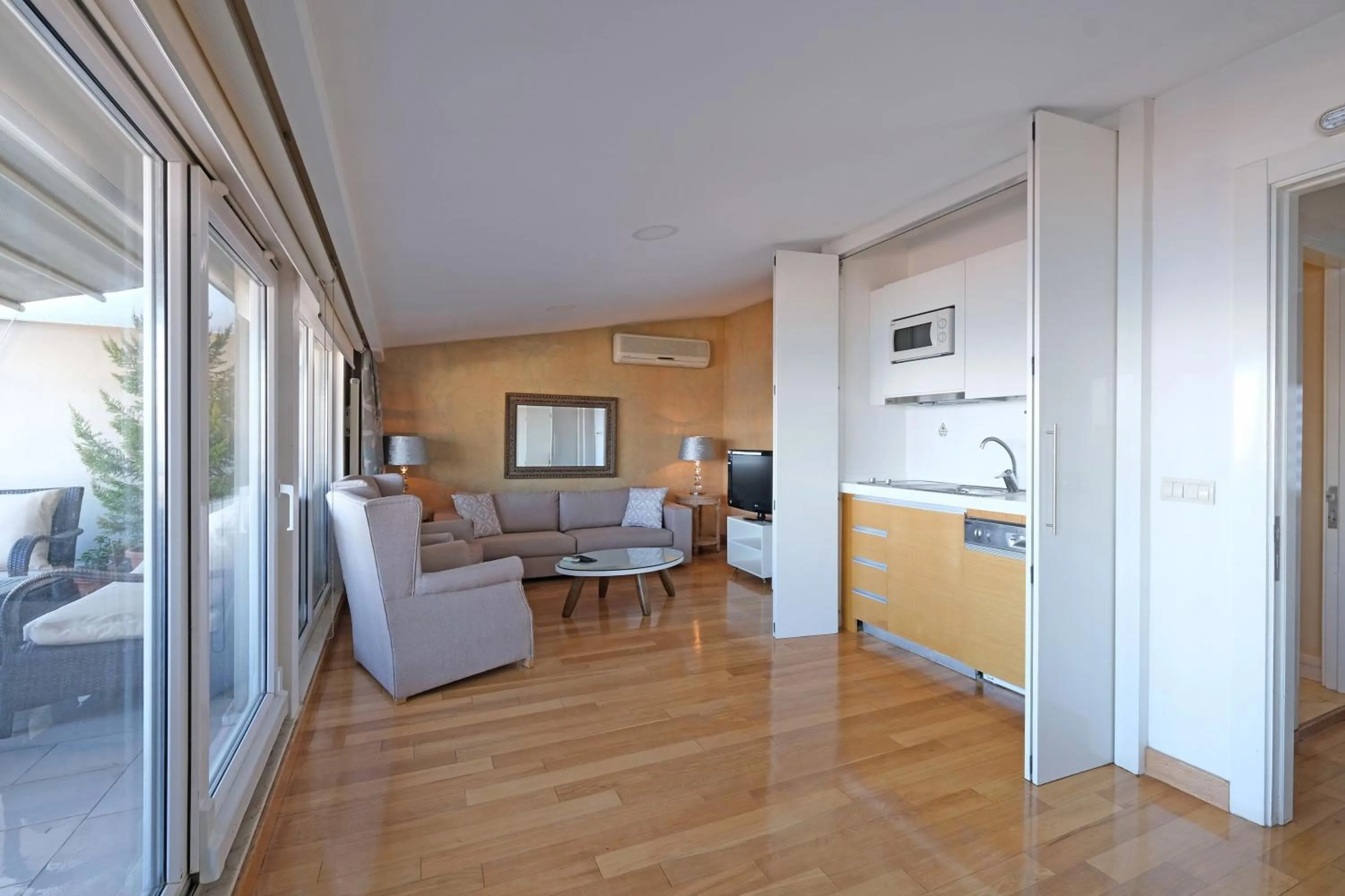 Kitchen or kitchenette, Seating Area in Cheya Gumussuyu Residence