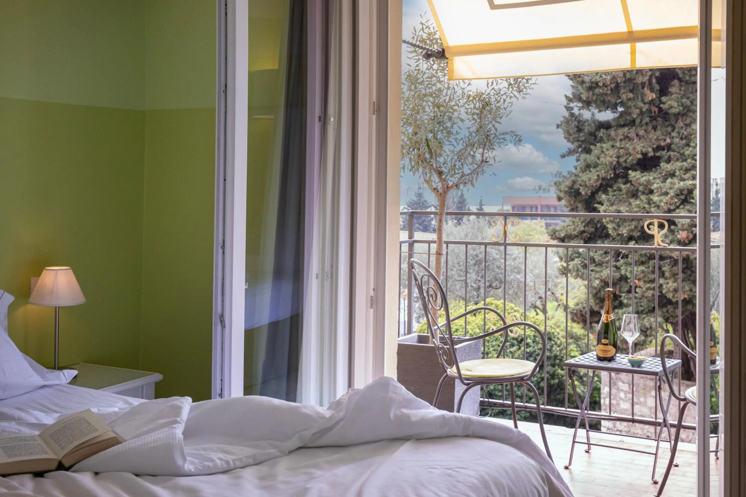 room service, Bed in Palace Hotel San Pietro