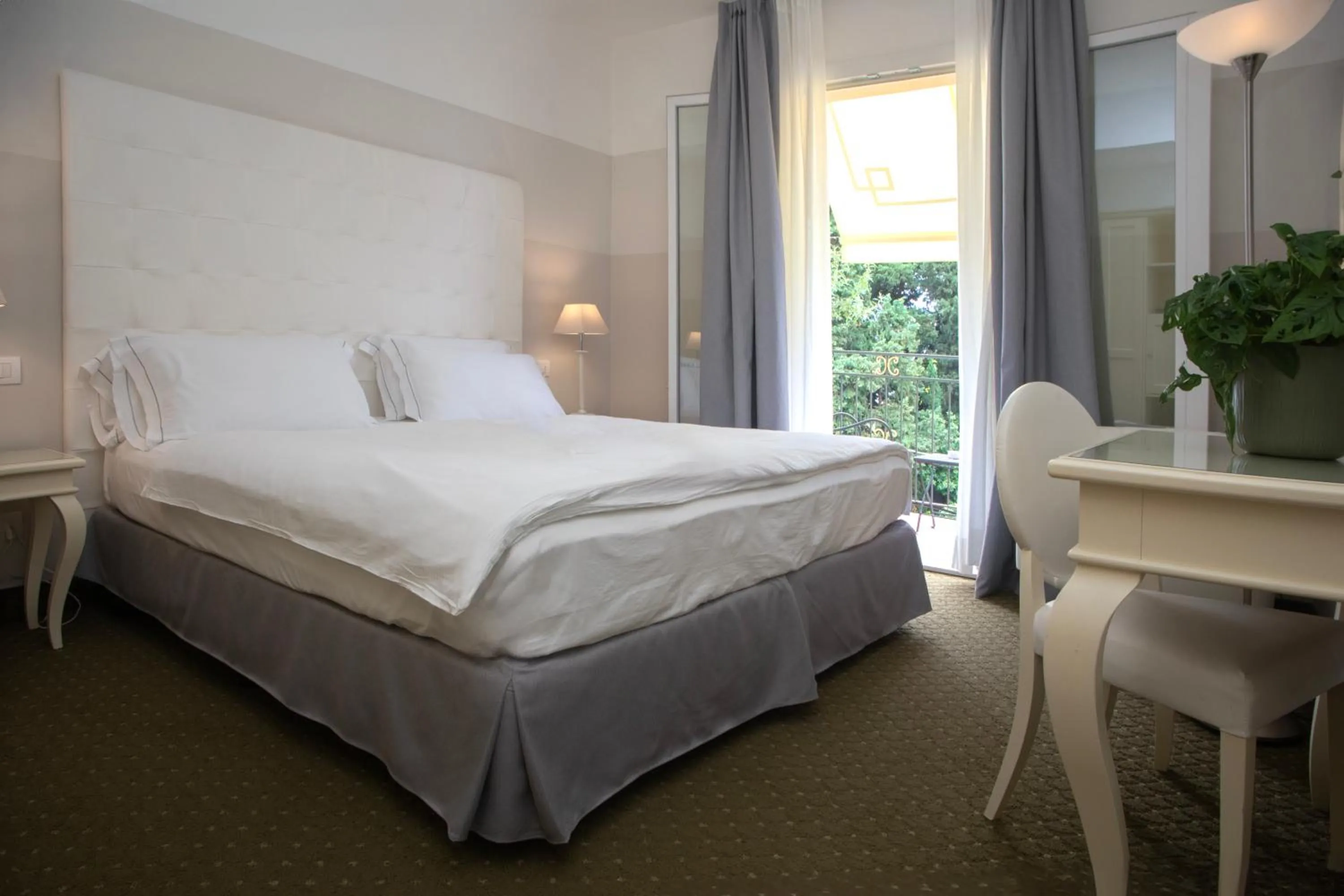 View (from property/room), Bed in Palace Hotel San Pietro