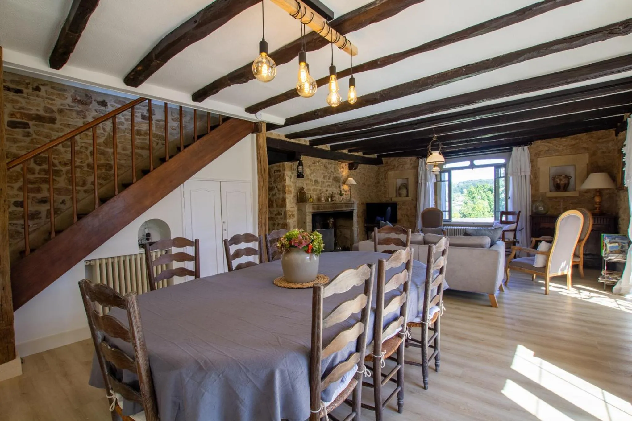 Dining area in La Maison d'Élise