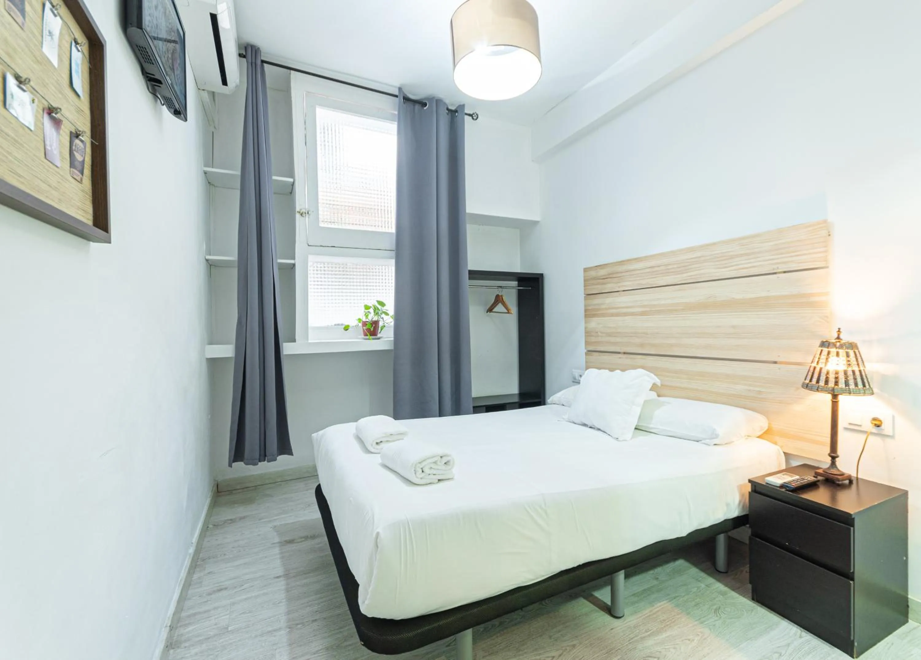 Photo of the whole room, Bed in Easy Sants by Bossh! Hotels