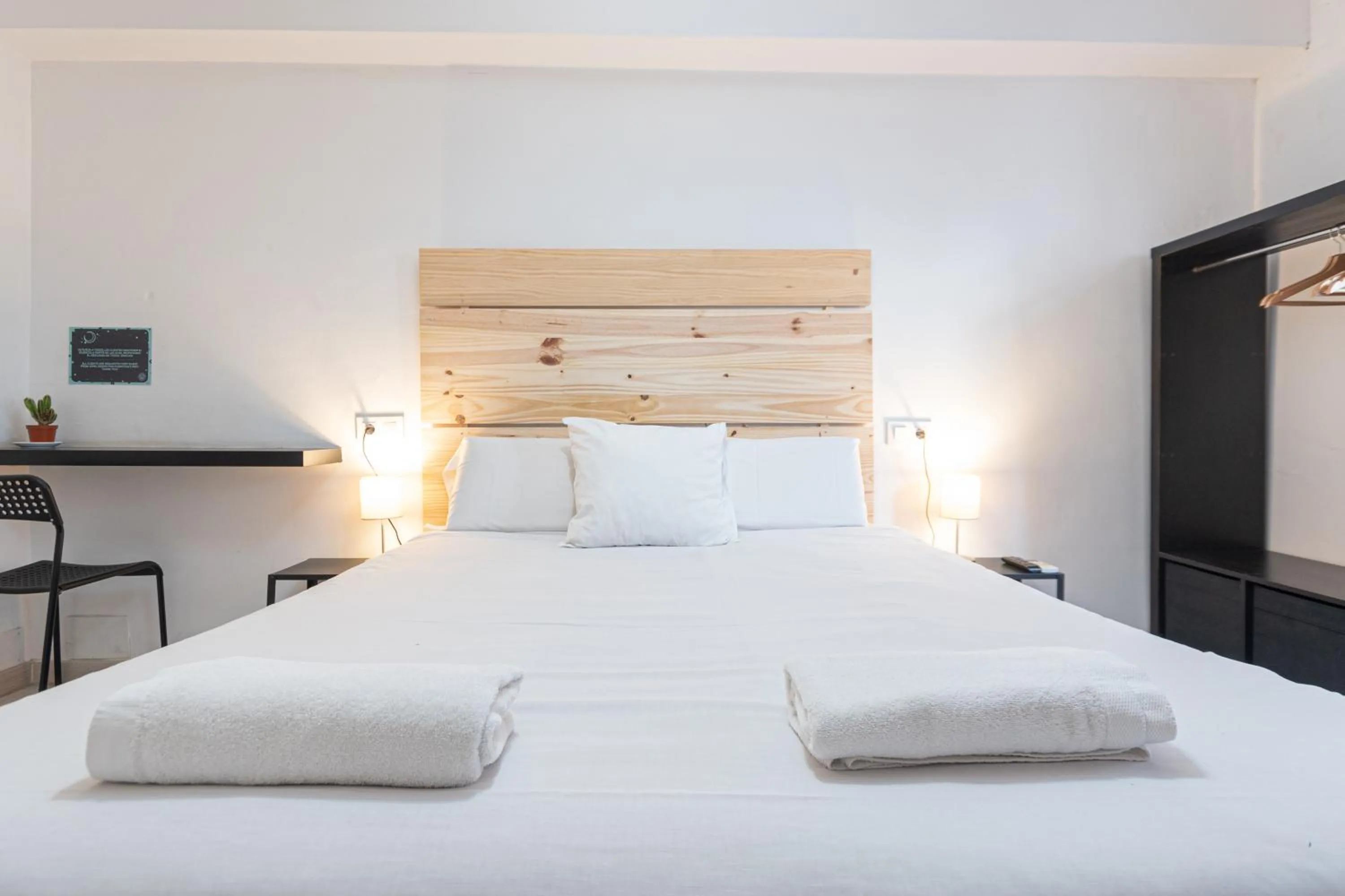 Photo of the whole room, Bed in Easy Sants by Bossh! Hotels