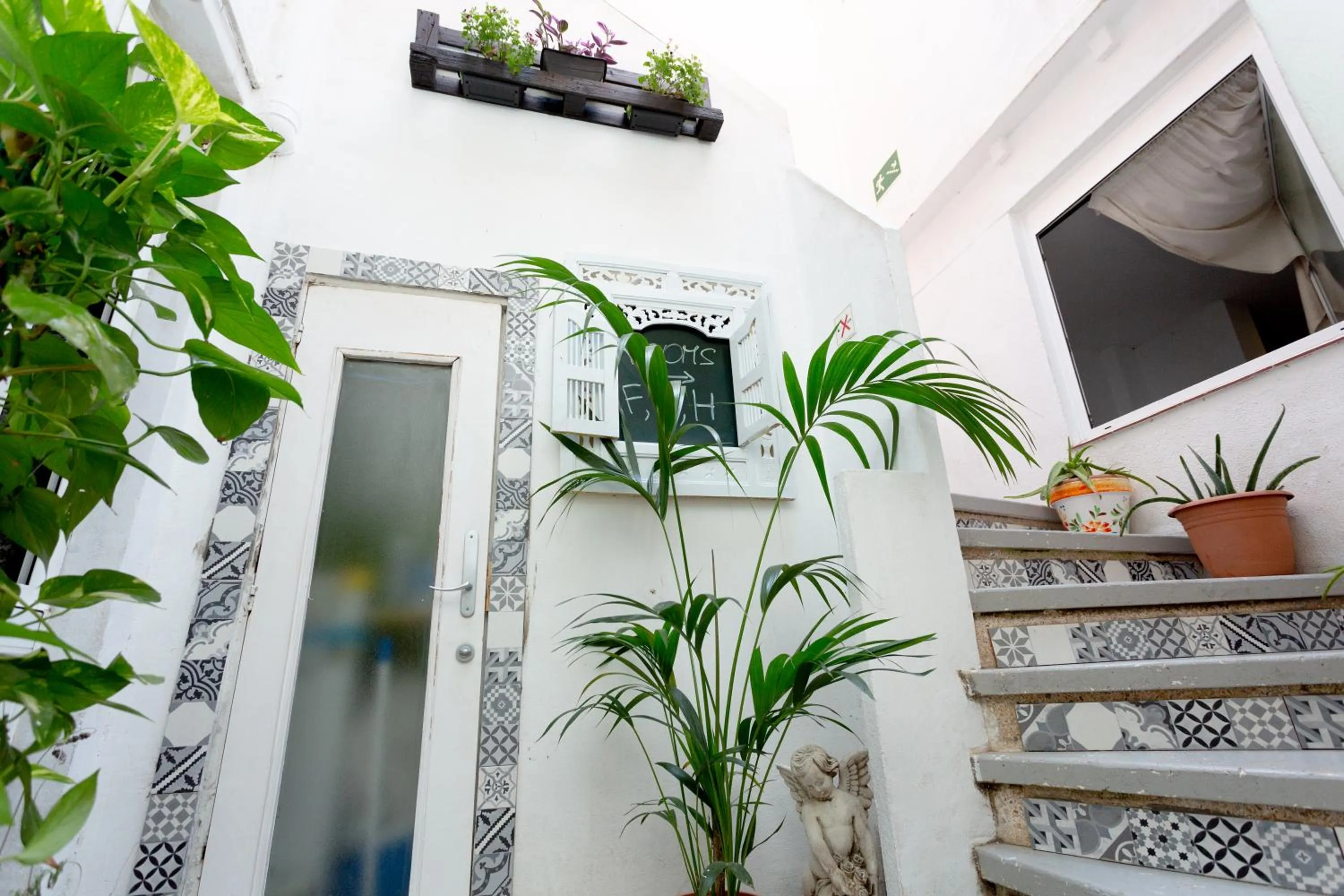 Patio in Easy Sants by Bossh! Hotels