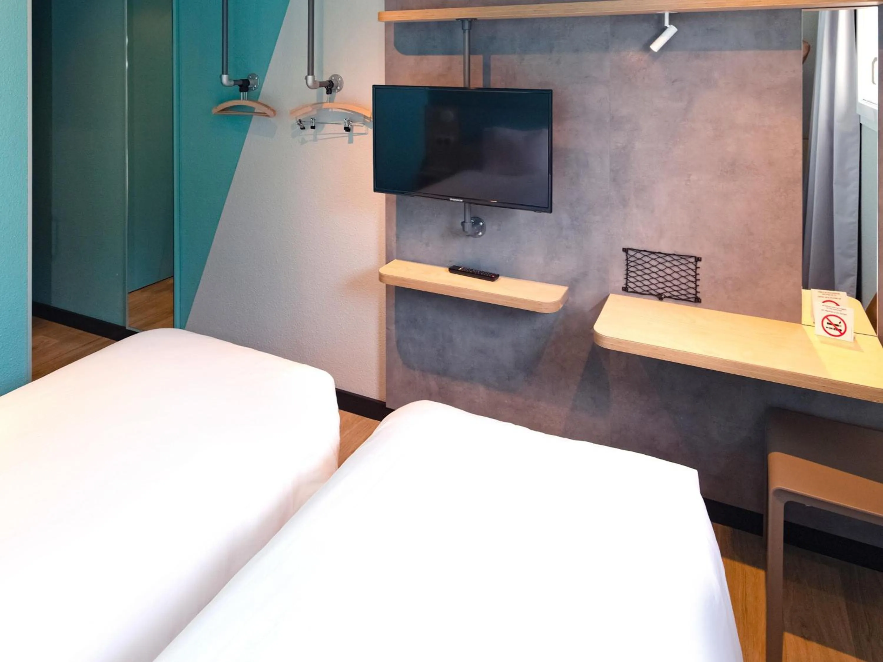 Bedroom, Bed in ibis Budget La Teste Bassin d'Arcachon