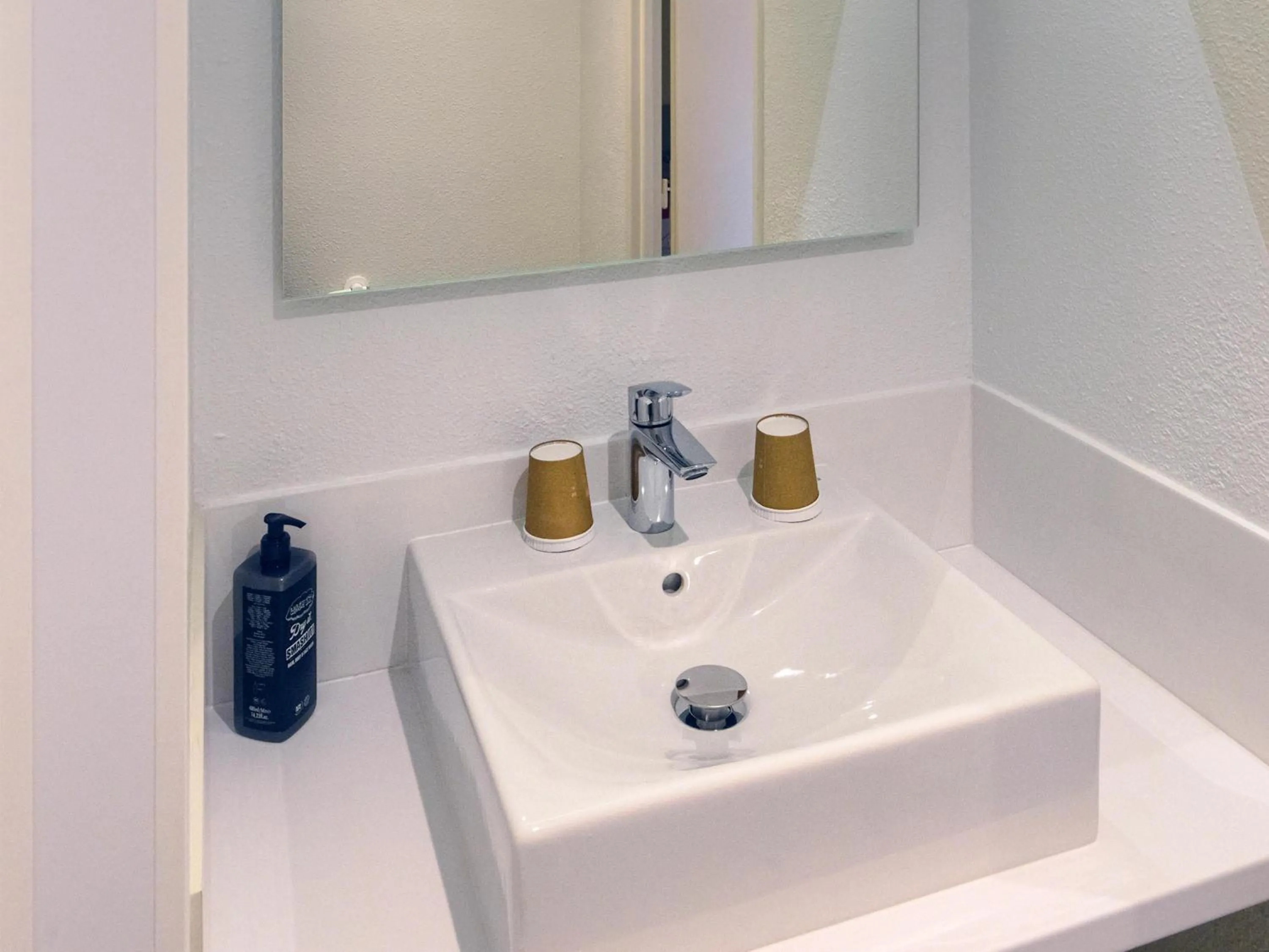 Bedroom in ibis Budget La Teste Bassin d'Arcachon