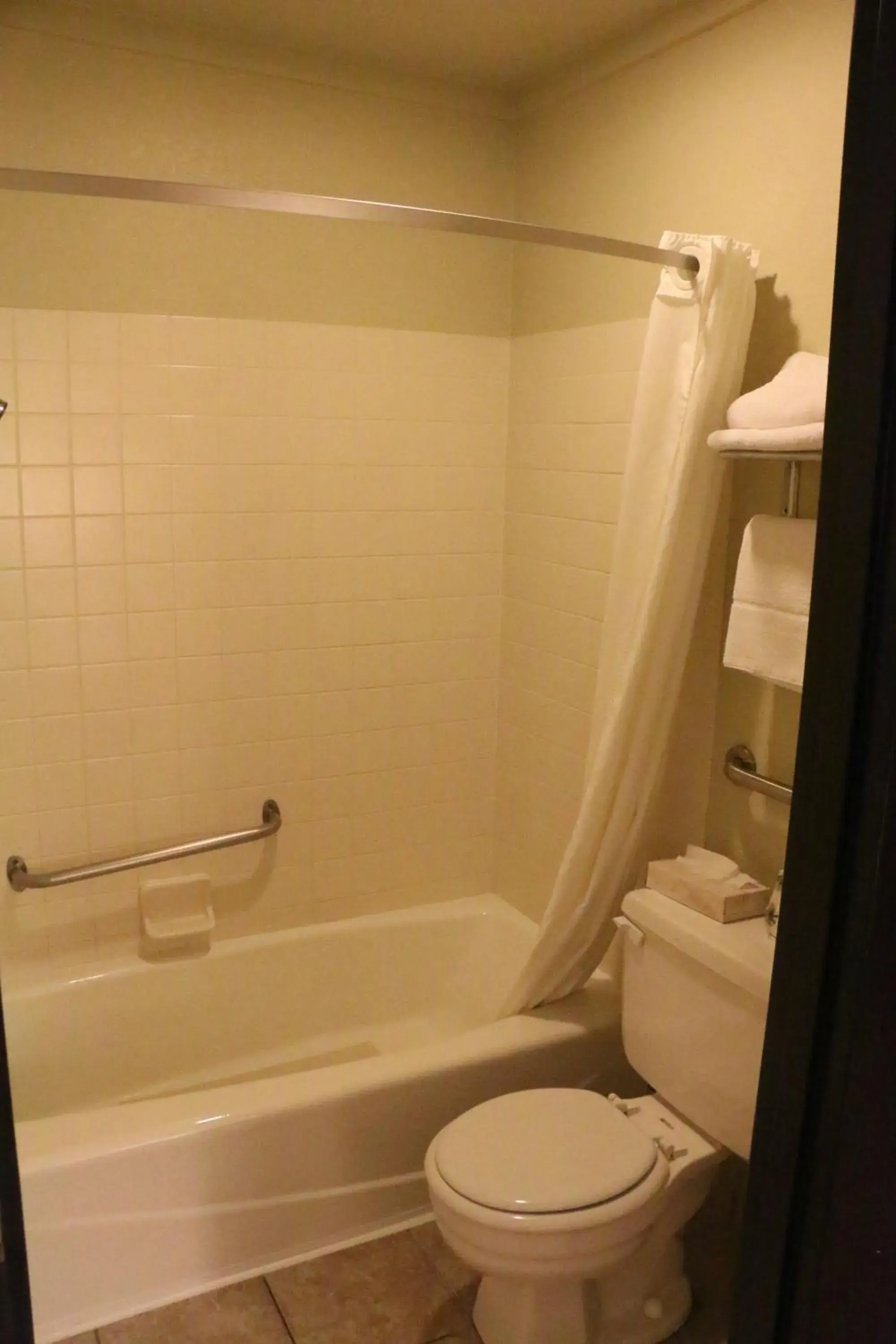 King Room- Non-Smoking in Super 8 by Wyndham Windsor/Madison North King Room- Non-Smoking in Super 8 by Wyndham Windsor/Madison North