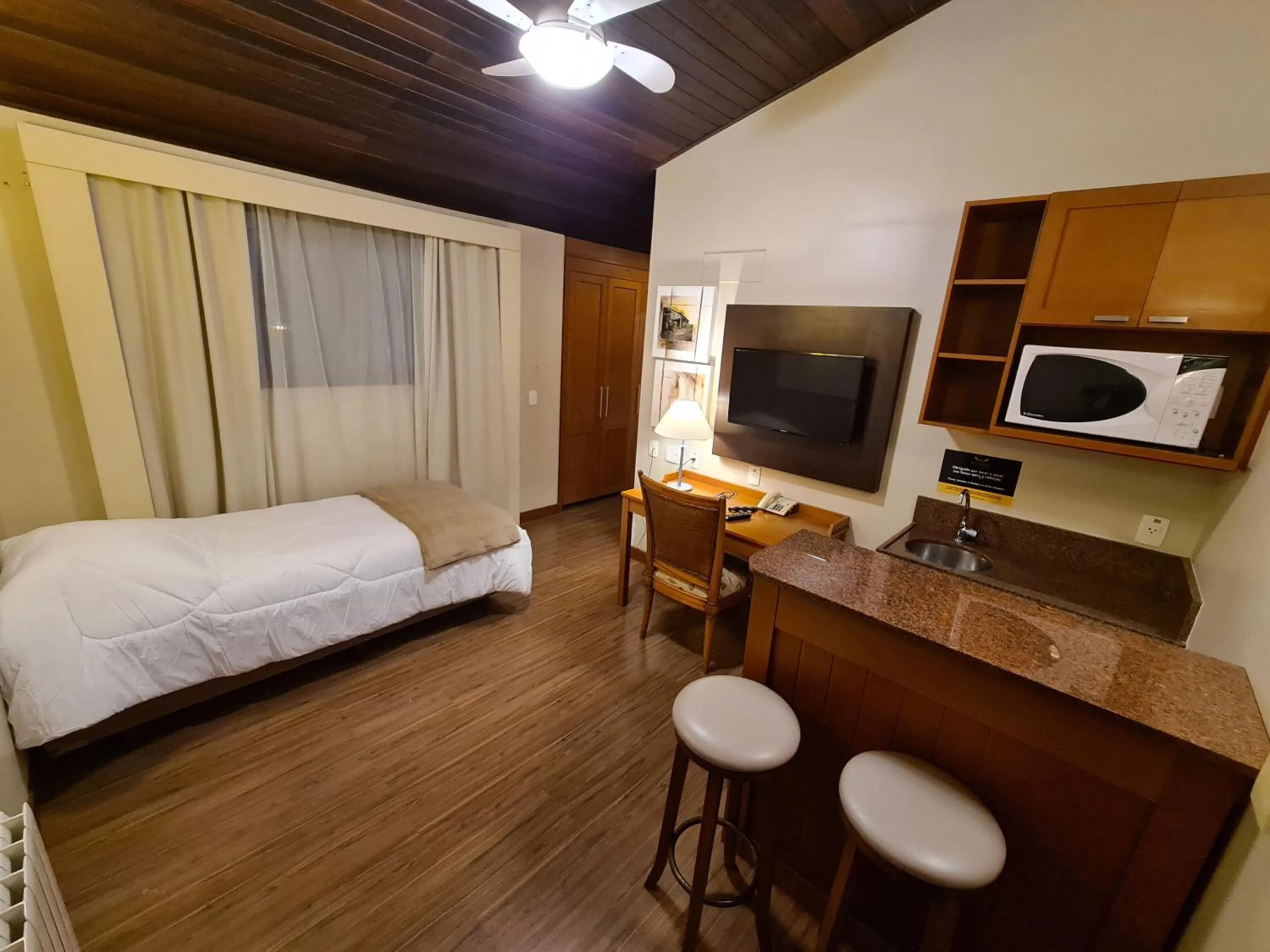 Bedroom, Bed in Sky Borges Hotel Alpenhaus - Gramado