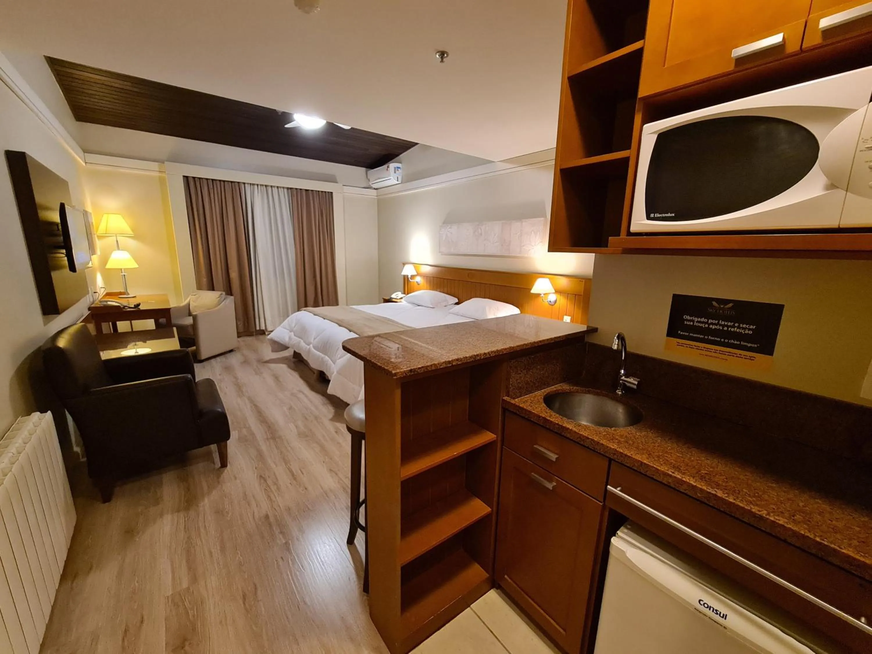 Bedroom, Bed in Sky Borges Hotel Alpenhaus - Gramado