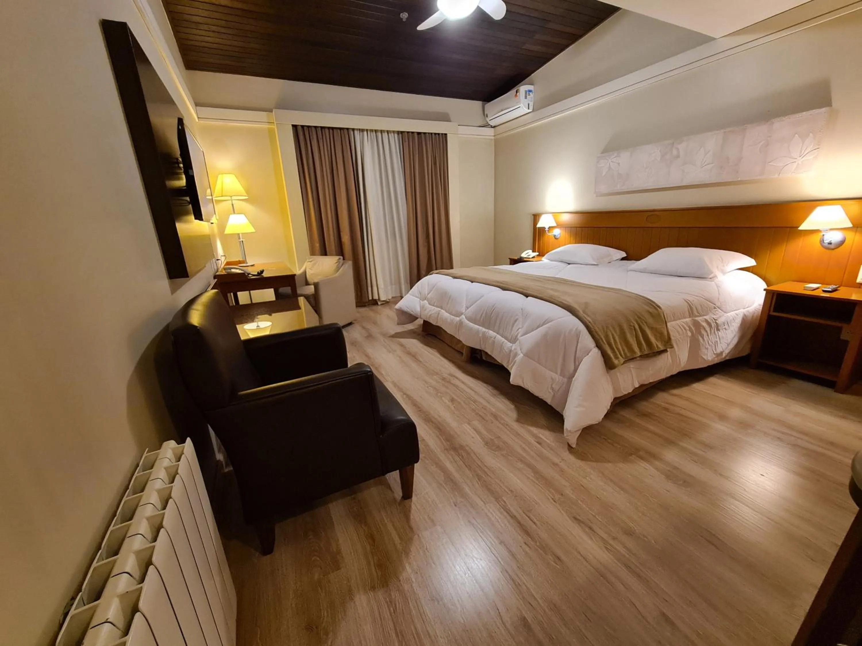 Bedroom, Bed in Sky Borges Hotel Alpenhaus - Gramado