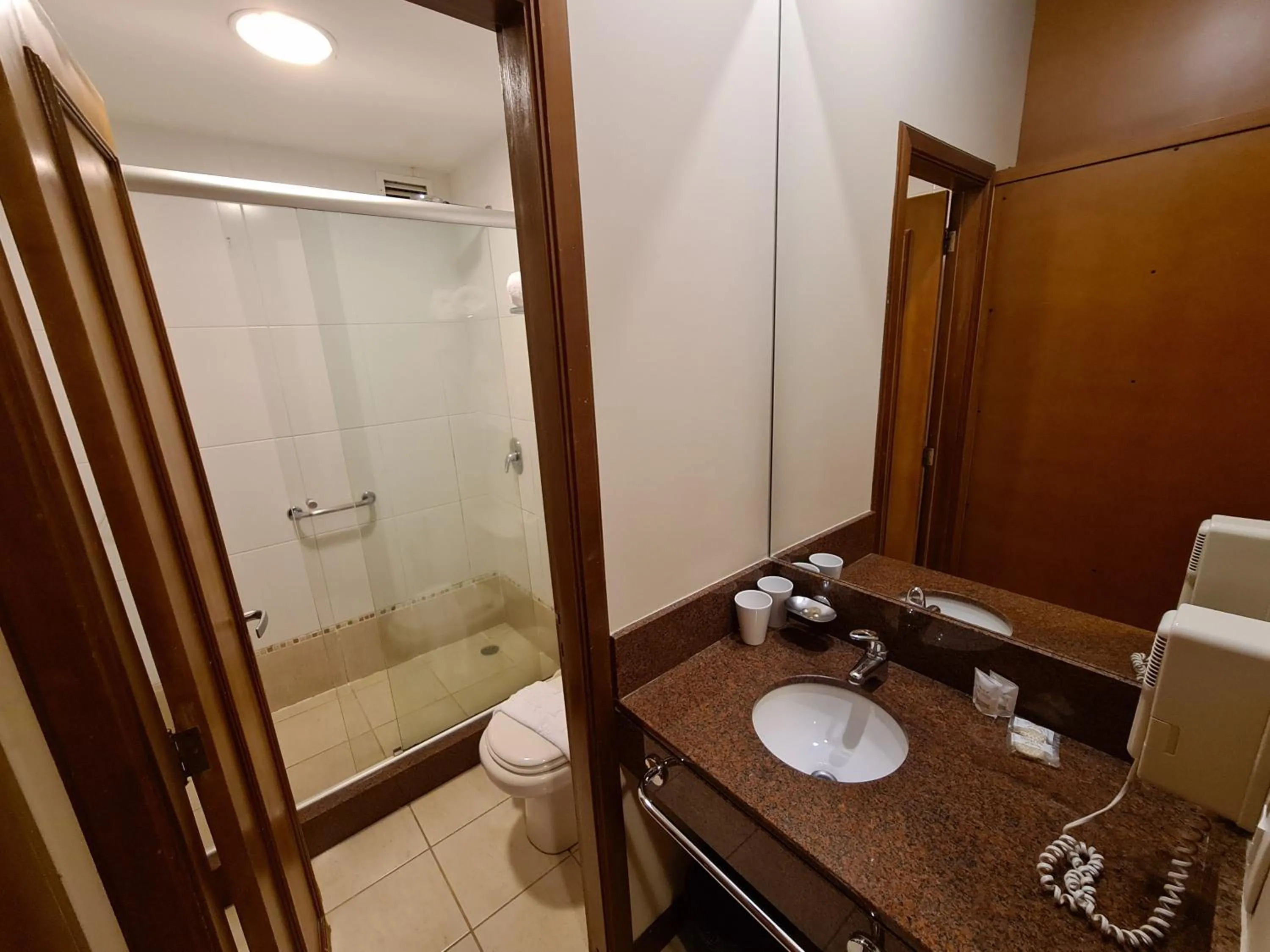 Bathroom in Sky Borges Hotel Alpenhaus - Gramado