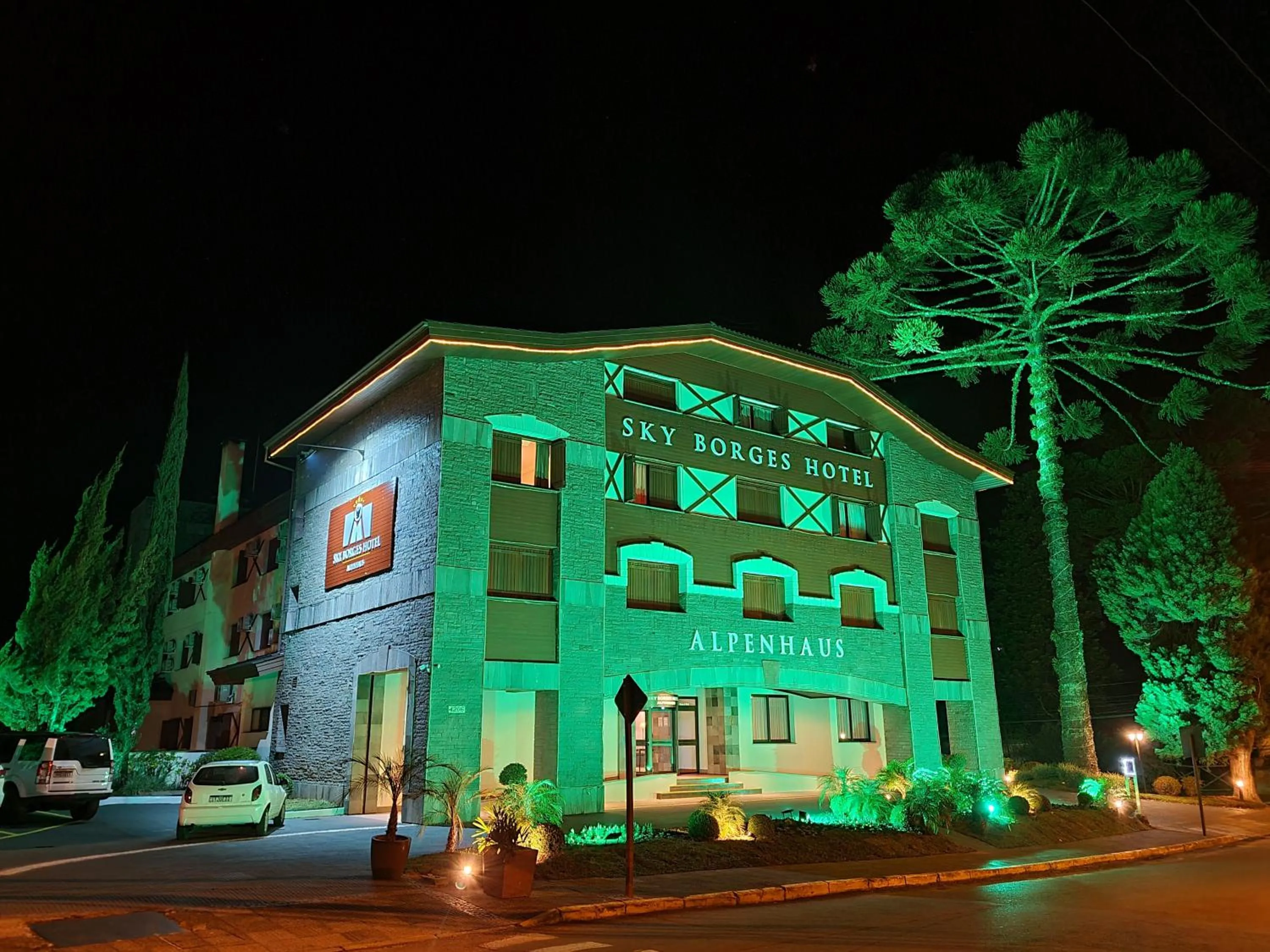 Property building in Sky Borges Hotel Alpenhaus - Gramado