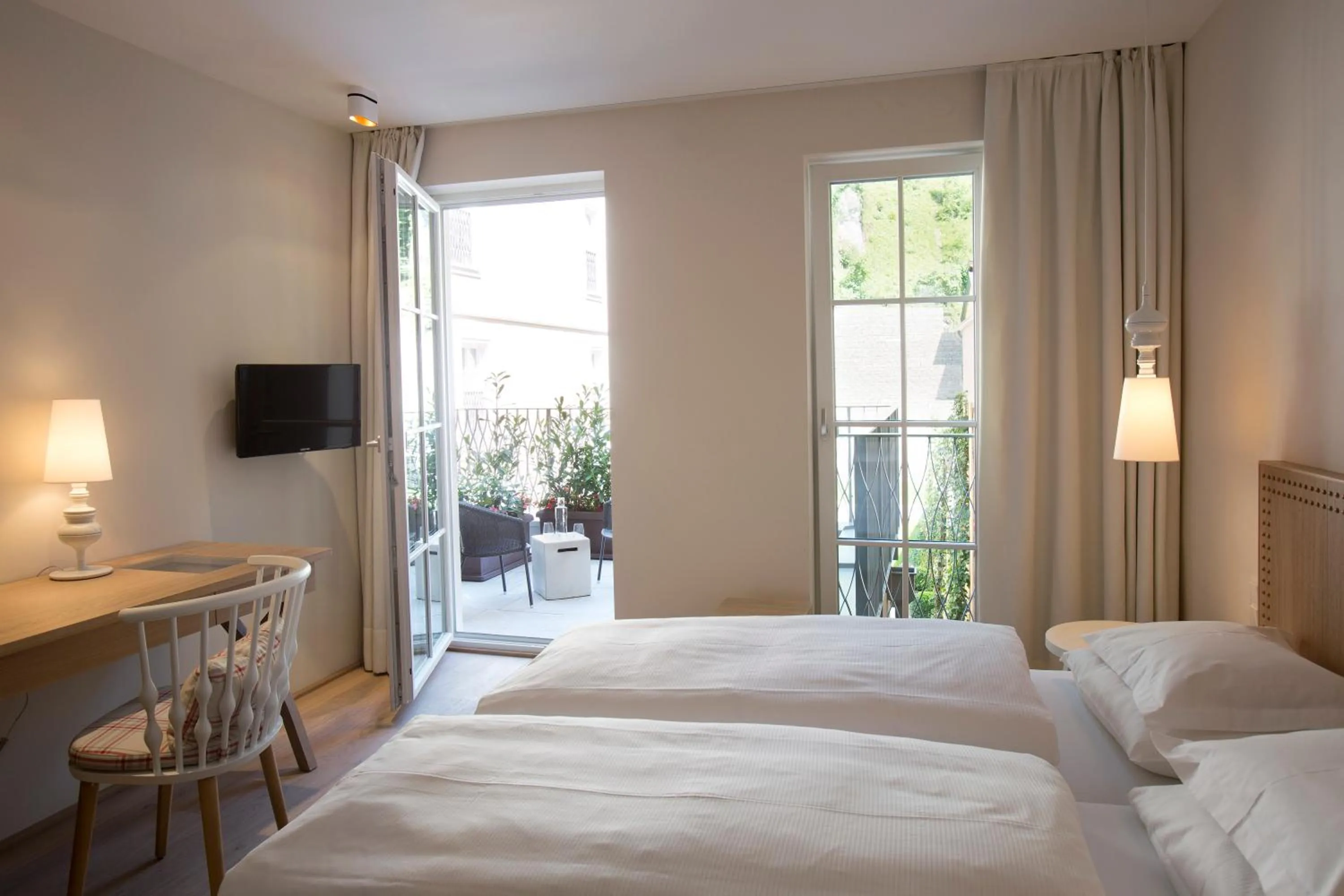 Balcony/Terrace, Bed in Genießerhotel Döllerer