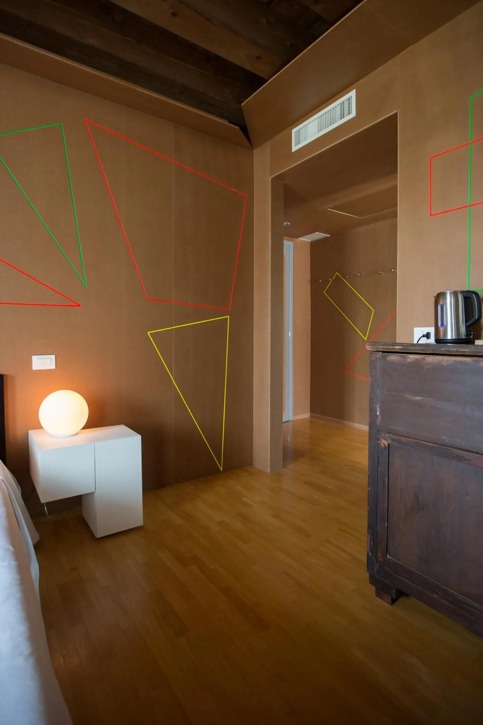 Decorative detail, Bed in Ristolocanda Grani Di Pepe