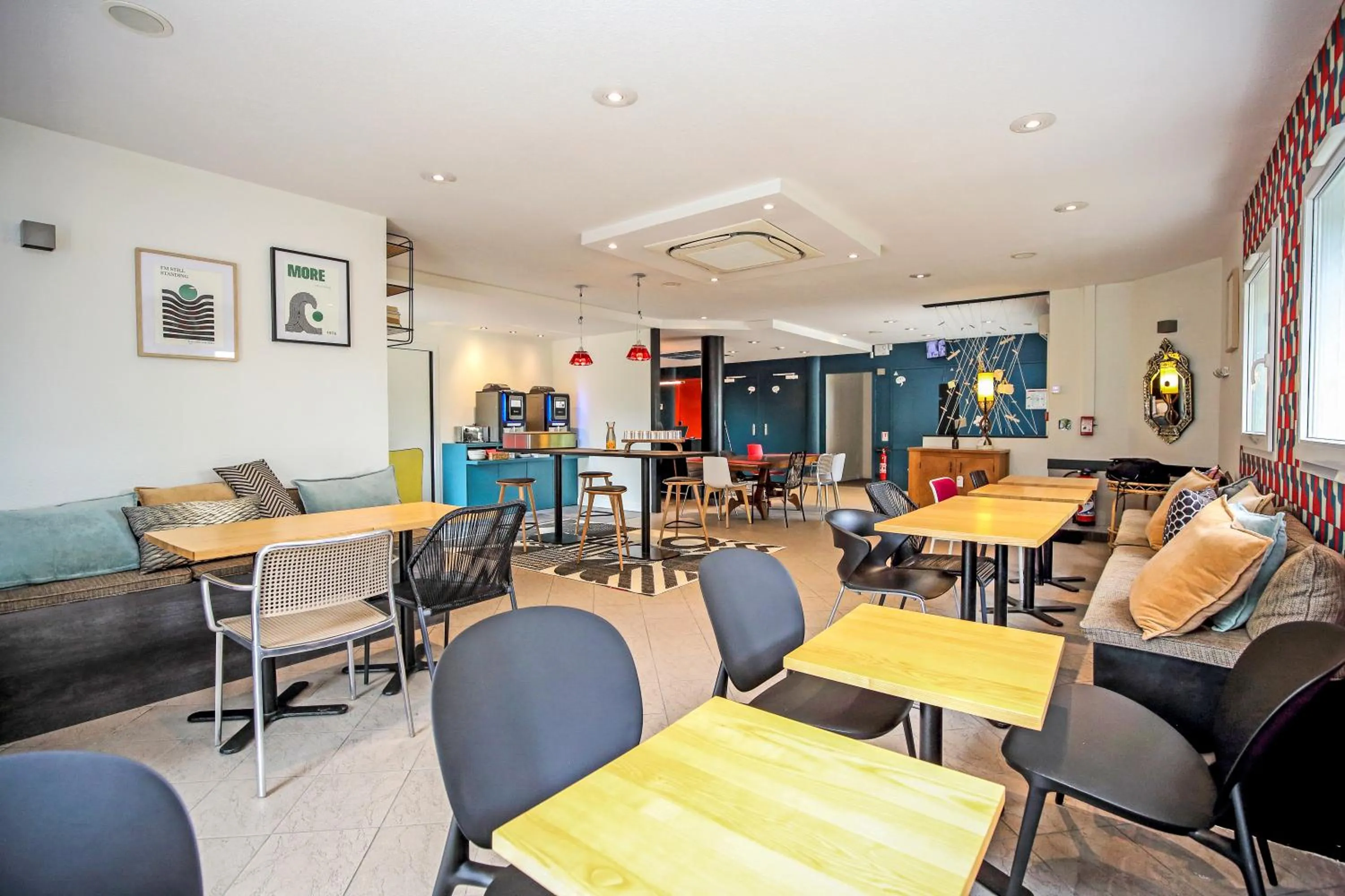 Communal lounge/ TV room in greet La Teste Bassin d'Arcachon