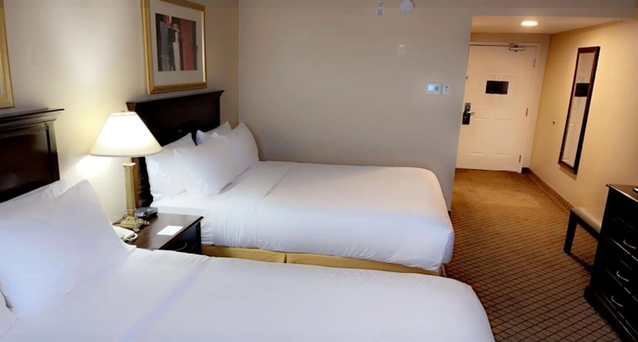 Photo of the whole room, Bed in Holiday Inn Express & Suites Huntsville by IHG
