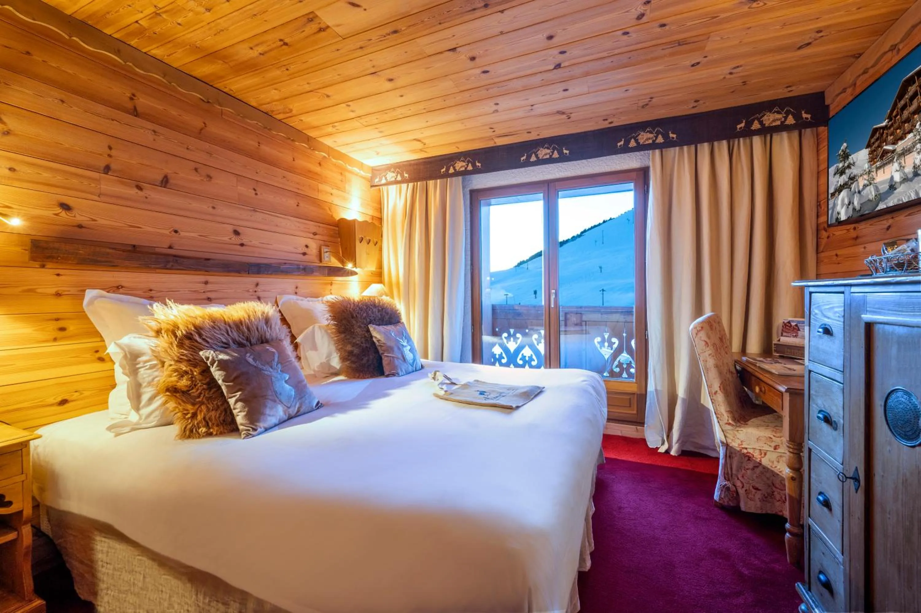 Bed in Hôtel Au Chamois d'Or by Les Etincelles