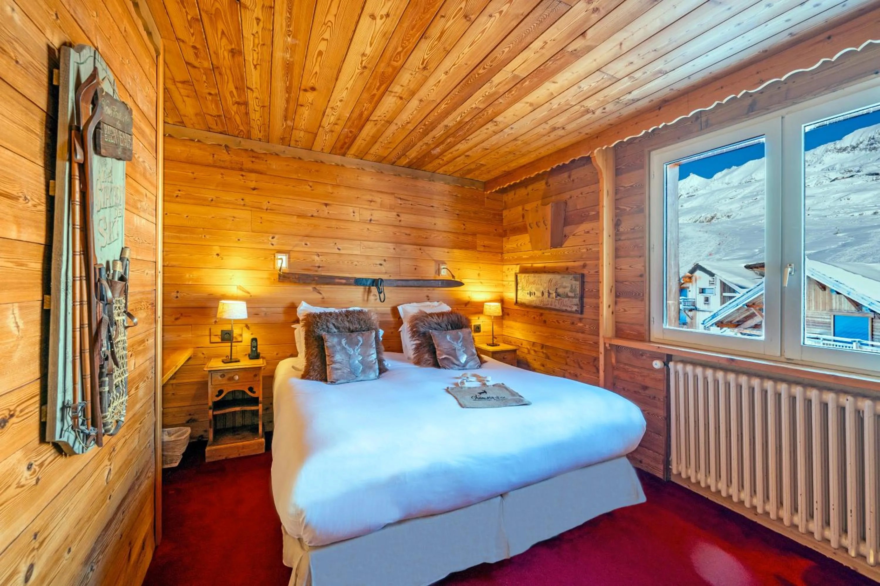 Bed in Hôtel Au Chamois d'Or by Les Etincelles