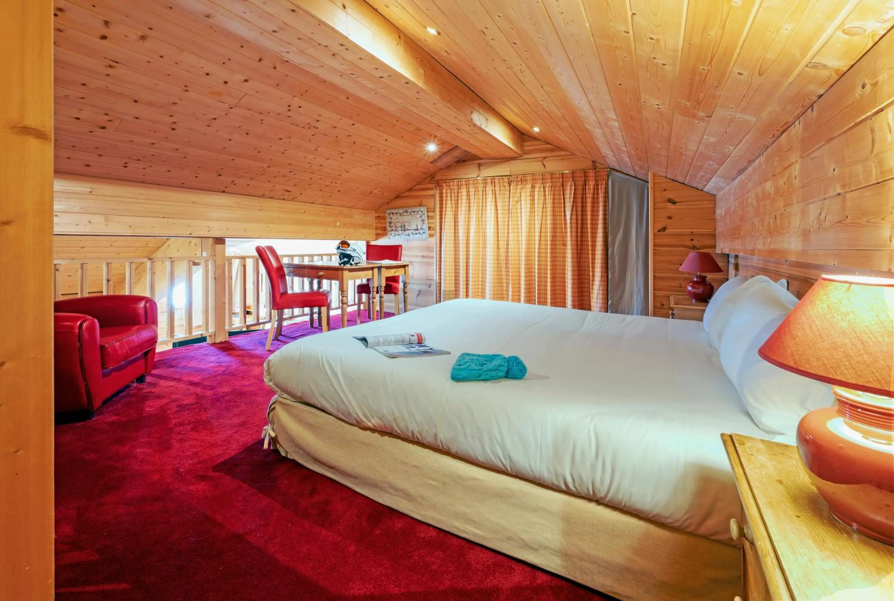 Bed in Hôtel Au Chamois d'Or by Les Etincelles