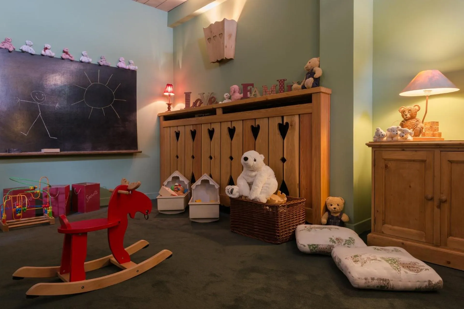 young children in Hôtel Au Chamois d'Or by Les Etincelles