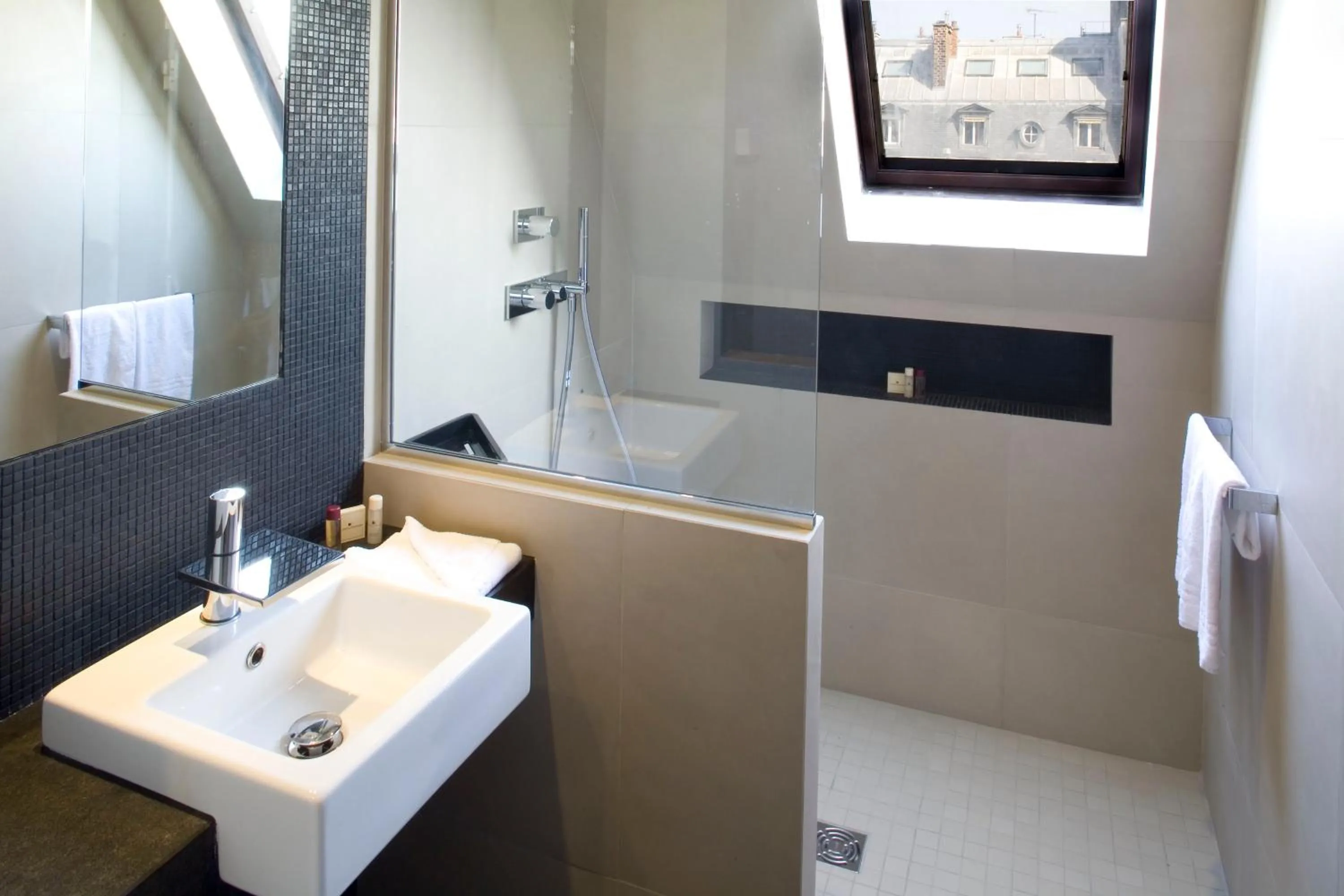 Bathroom in Marceau Champs-Elysées