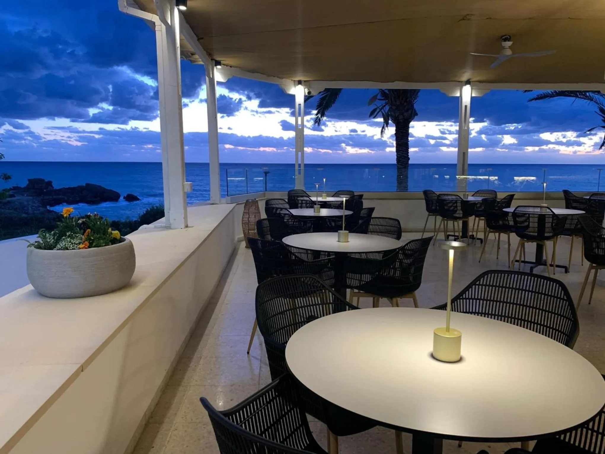 Restaurant/places to eat in Vrachia Beach Hotel & Suites - Adults Only