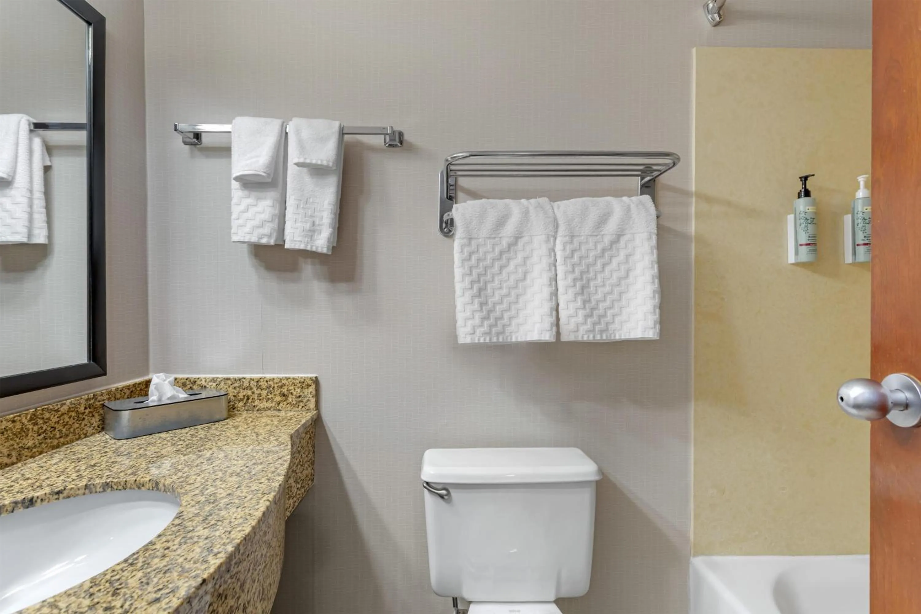 Bathroom in Best Western Hunt's Landing Hotel Matamoras Milford