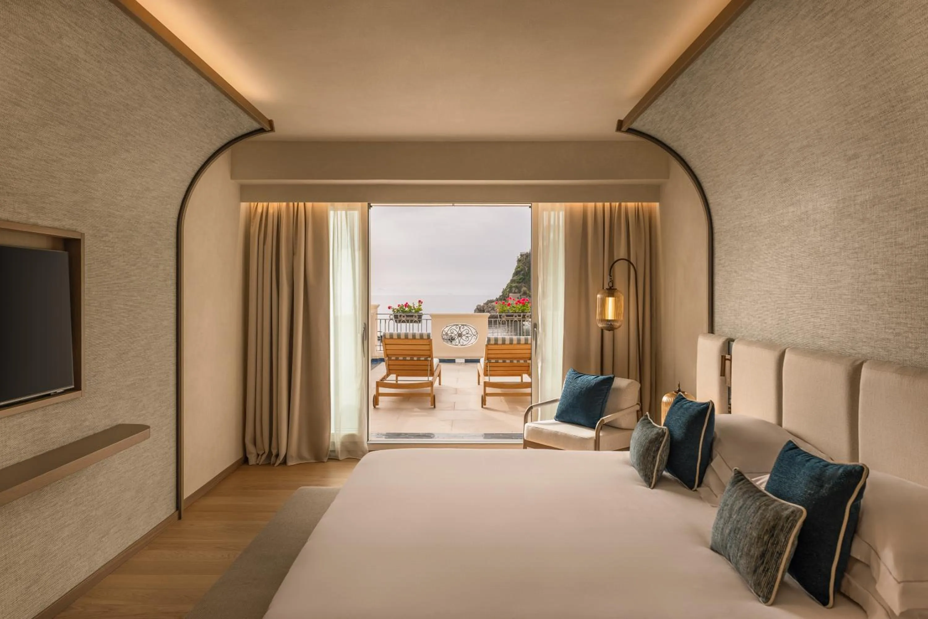 Bed in Mazzarò Sea Palace - The Leading Hotels of the World