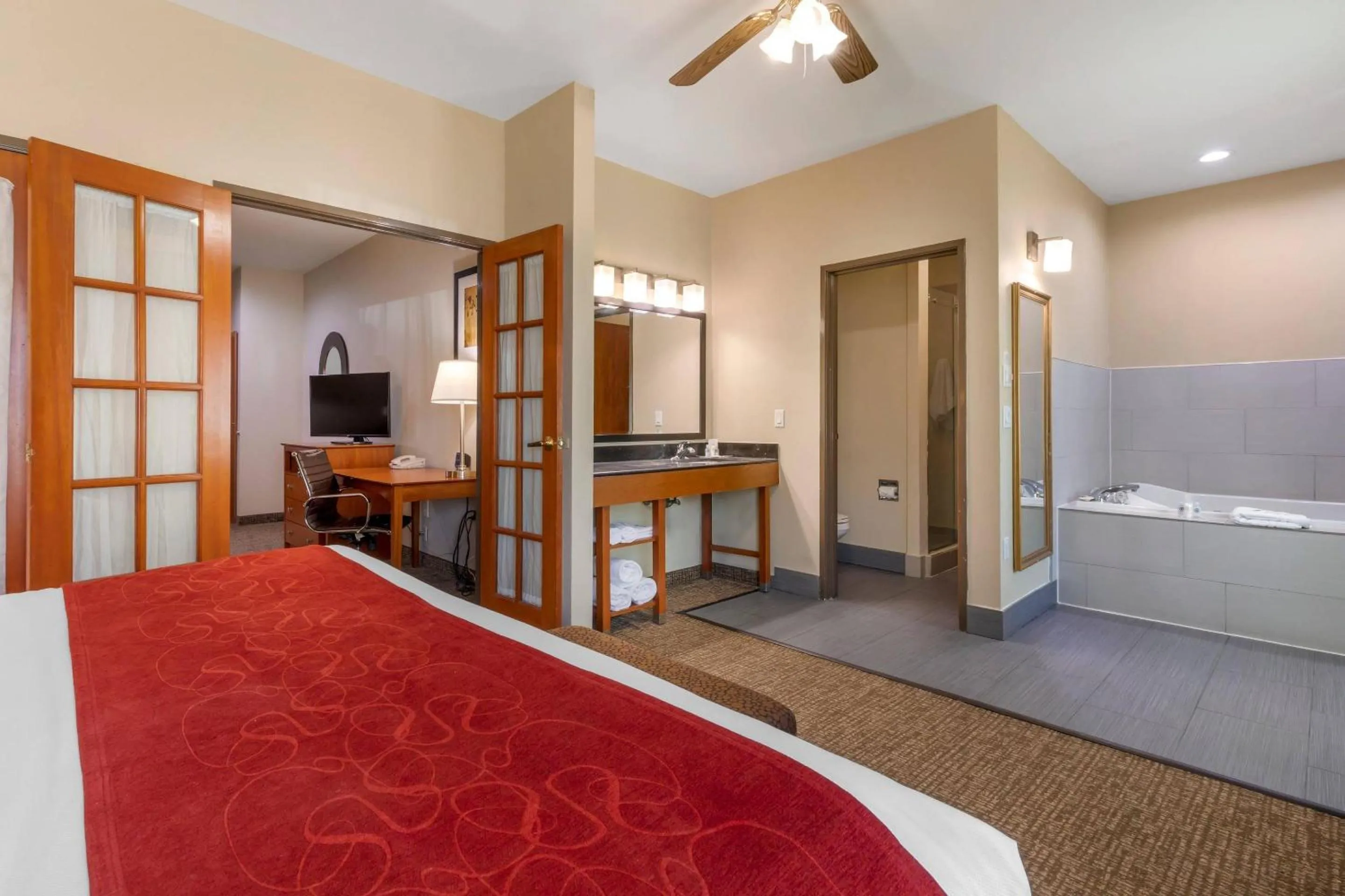 Bedroom, Bed in Comfort Suites North Dallas