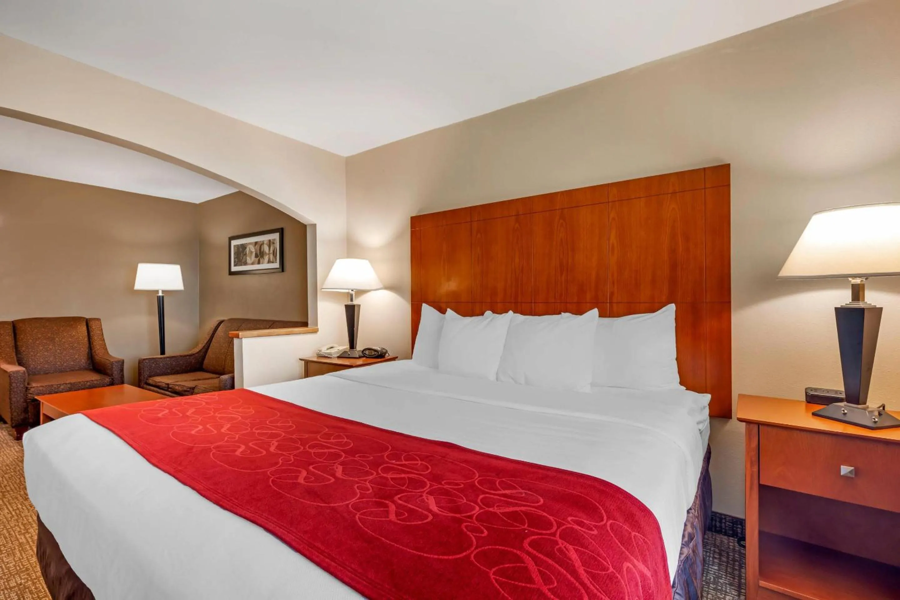 Bedroom, Bed in Comfort Suites North Dallas