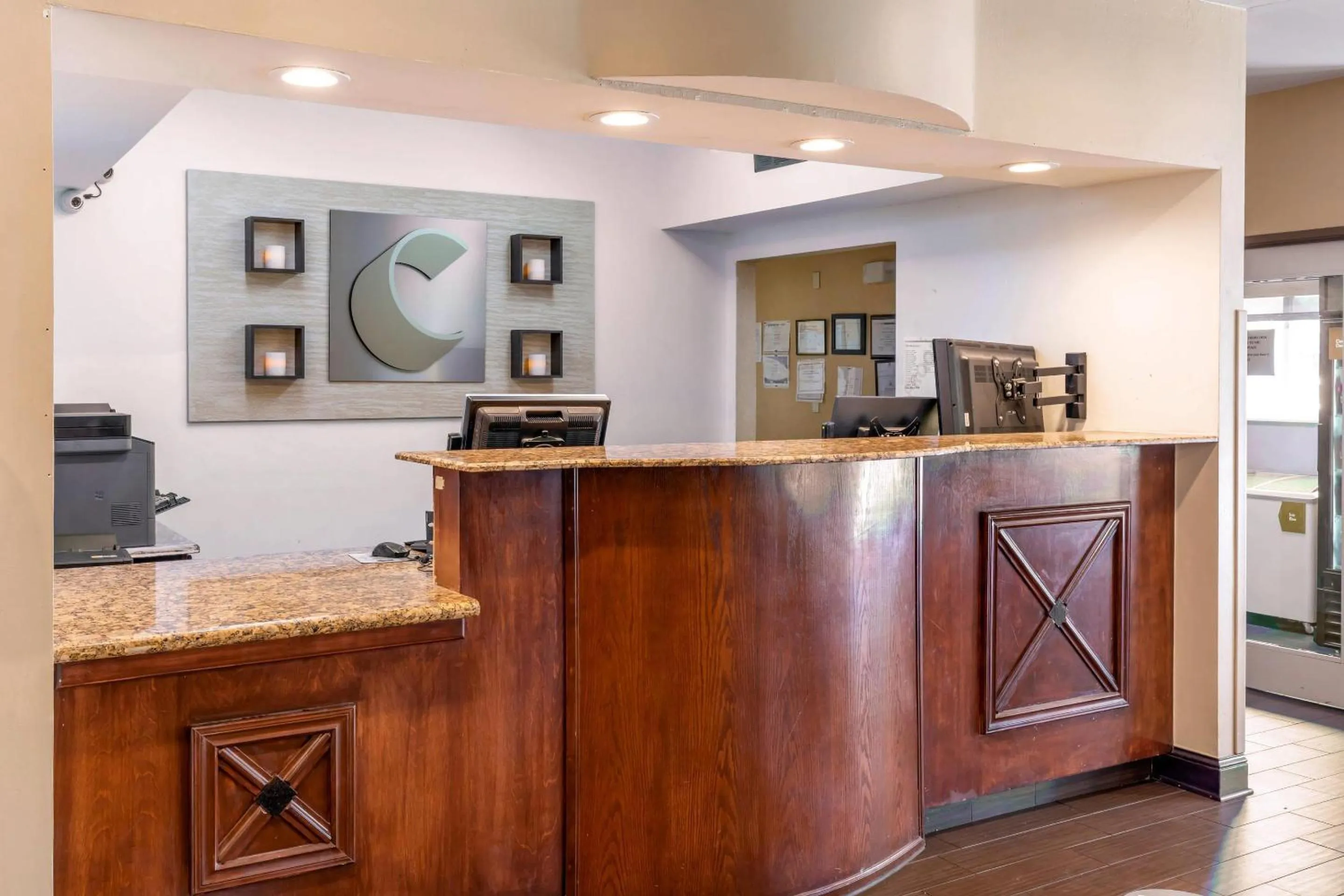 Lobby or reception in Comfort Suites North Dallas