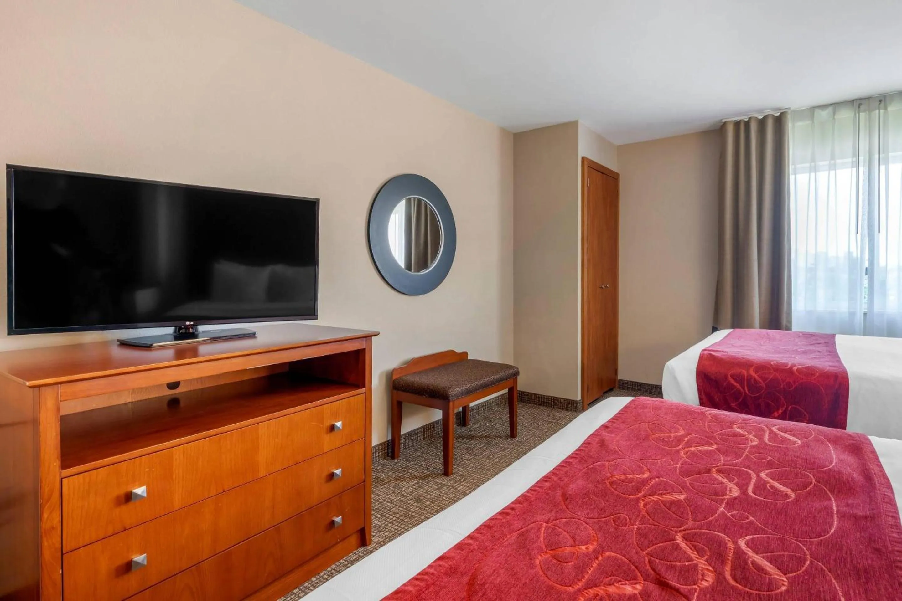 Bedroom, Bed in Comfort Suites North Dallas