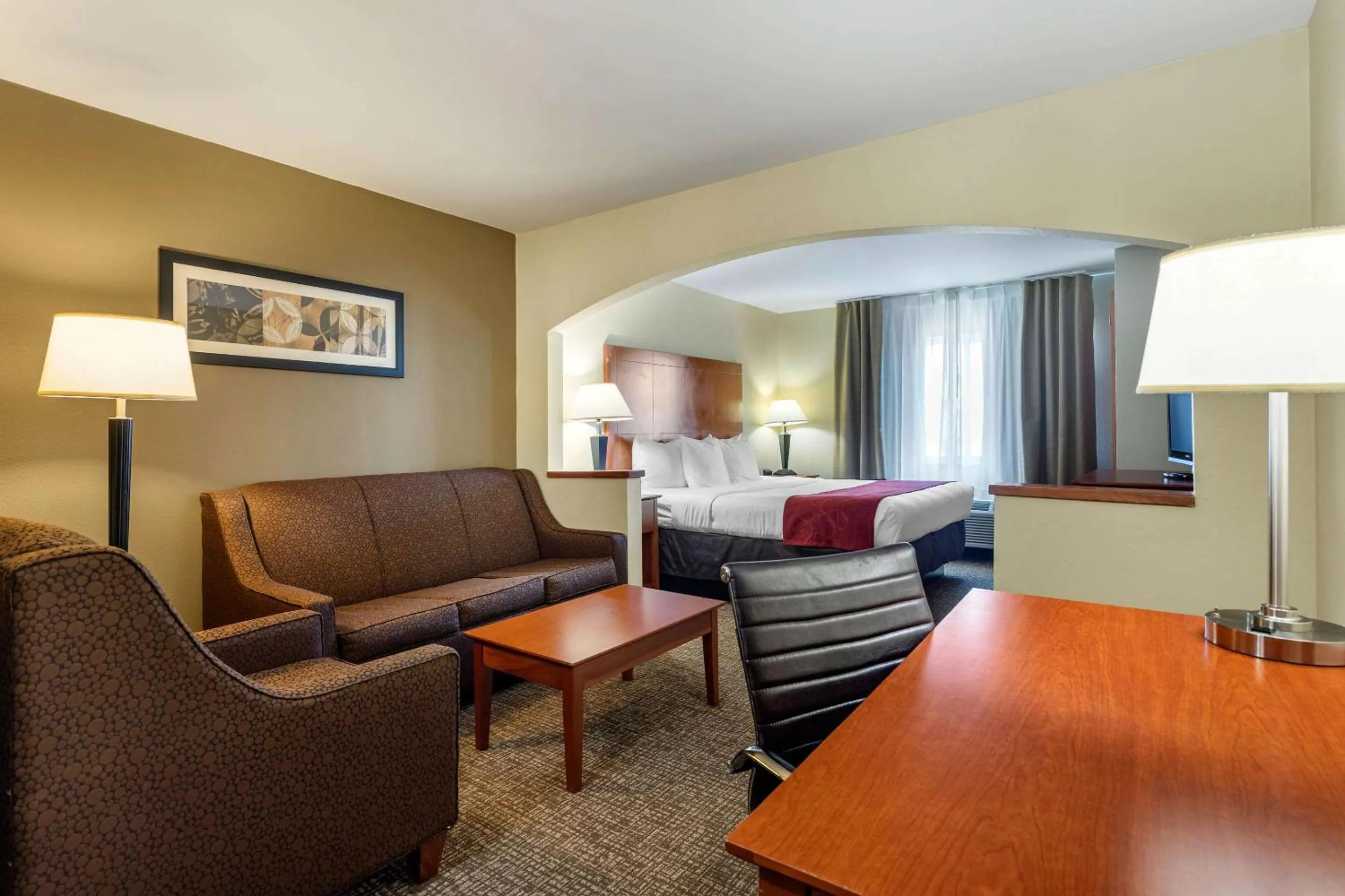Photo of the whole room in Comfort Suites North Dallas