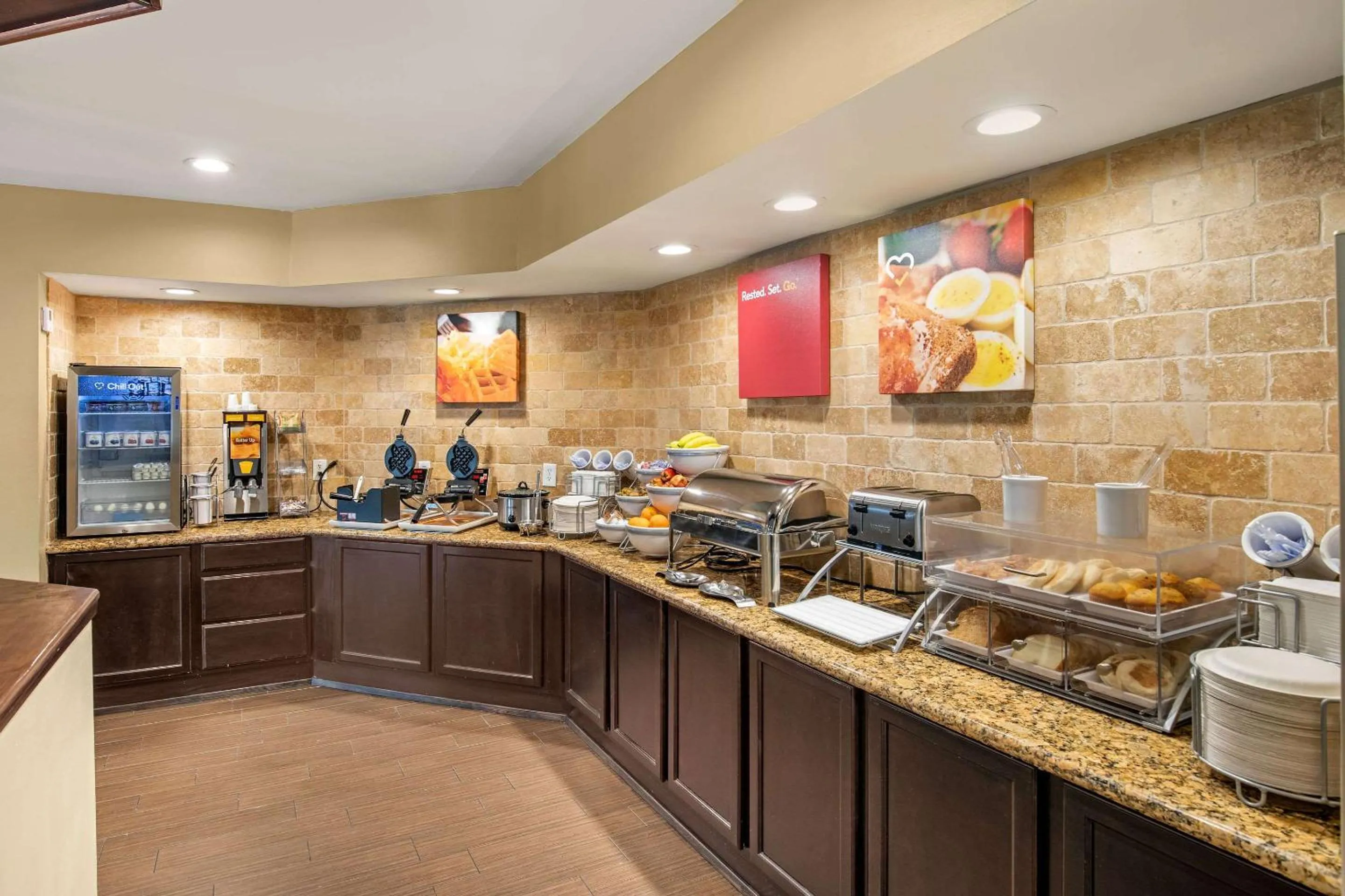 Restaurant/places to eat in Comfort Suites North Dallas