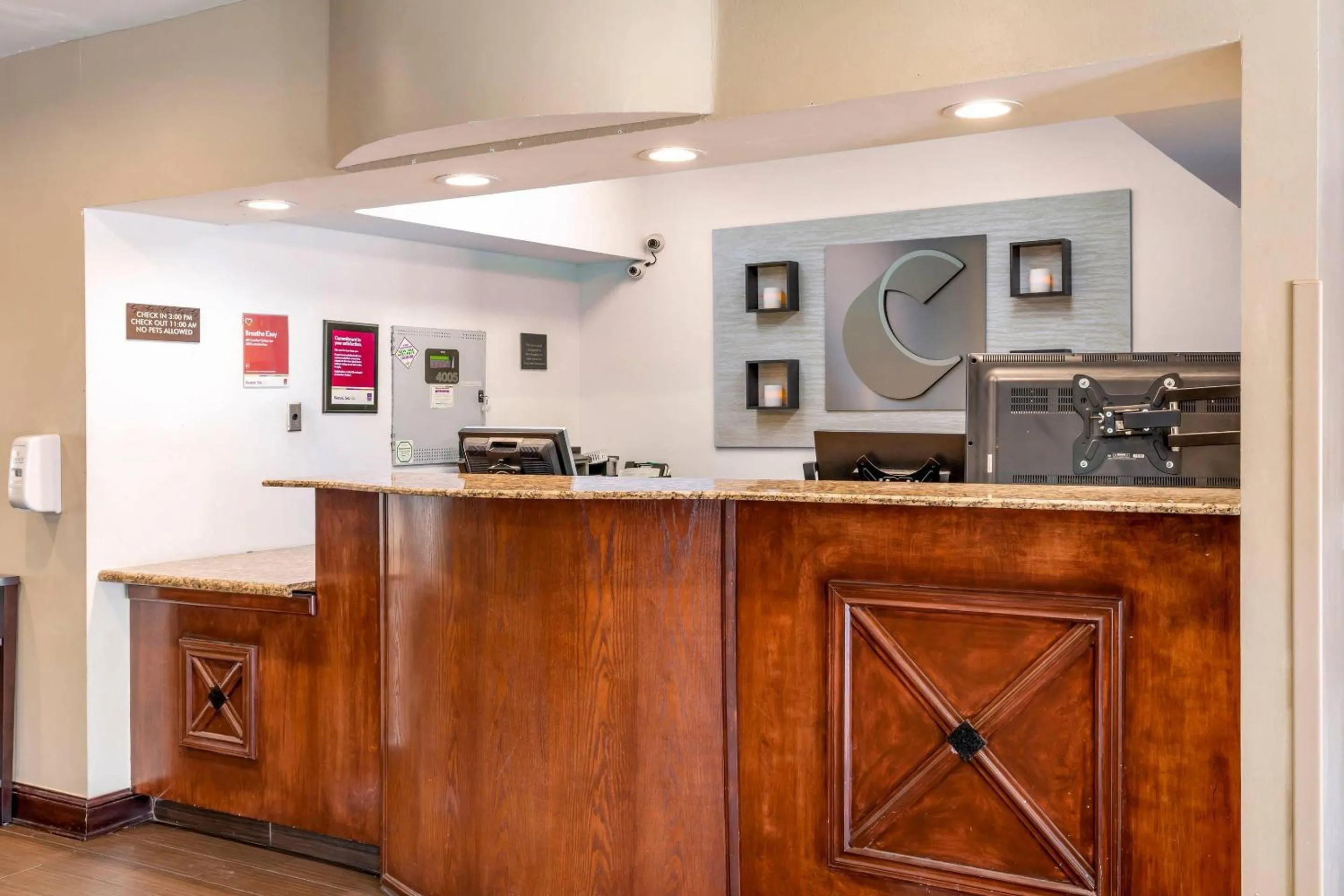 Lobby or reception in Comfort Suites North Dallas