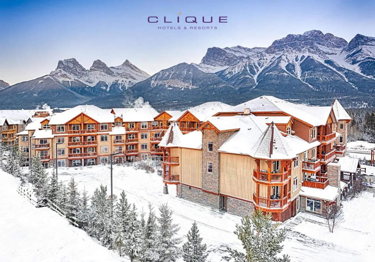 Property building in Falcon Crest Lodge by CLIQUE