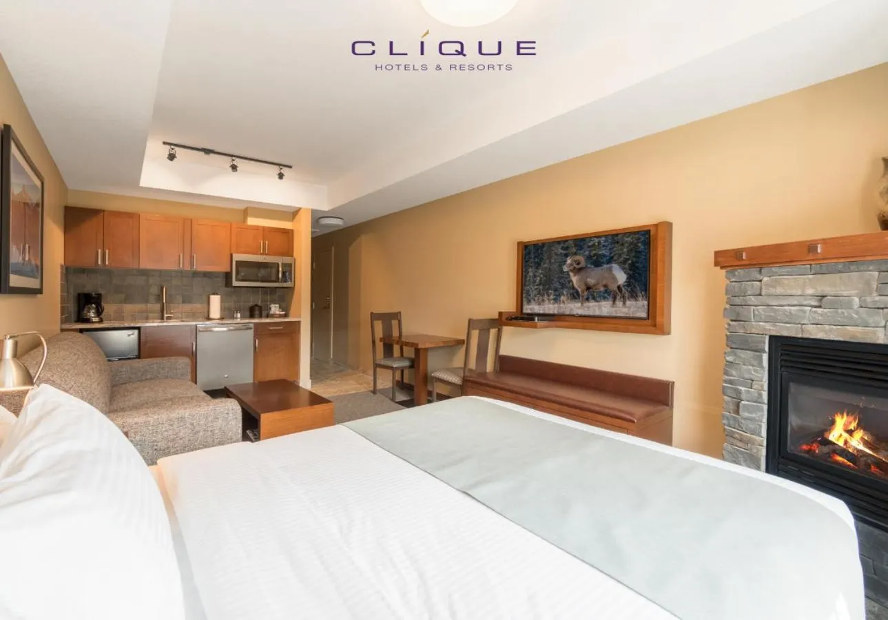 Photo of the whole room, Bed in Falcon Crest Lodge by CLIQUE