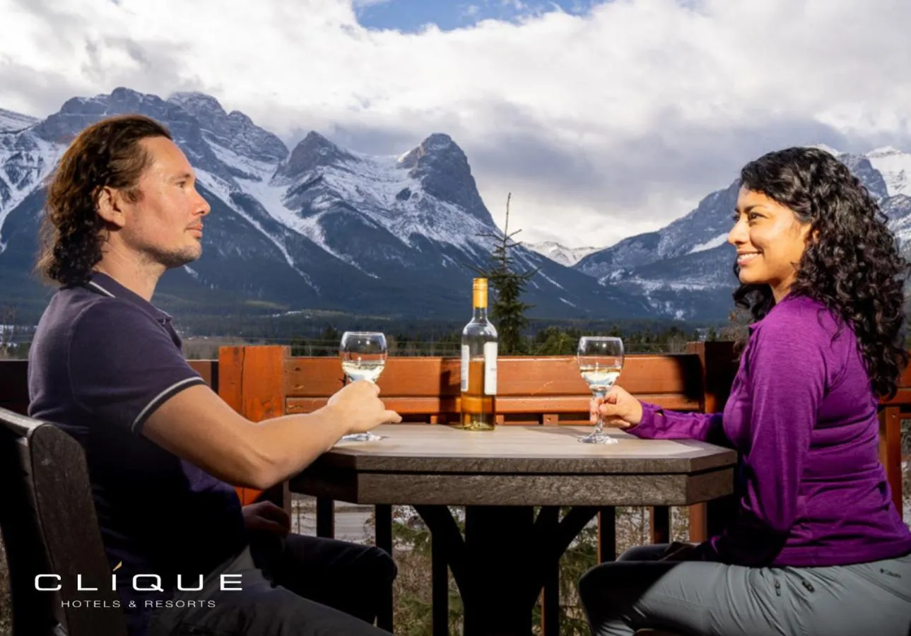 Mountain view in Falcon Crest Lodge by CLIQUE