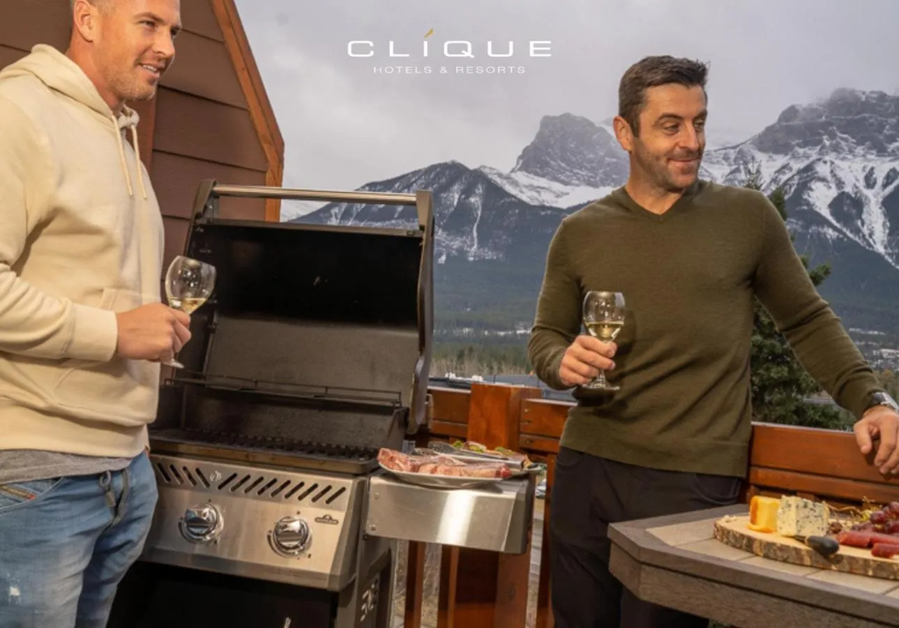 BBQ facilities in Falcon Crest Lodge by CLIQUE