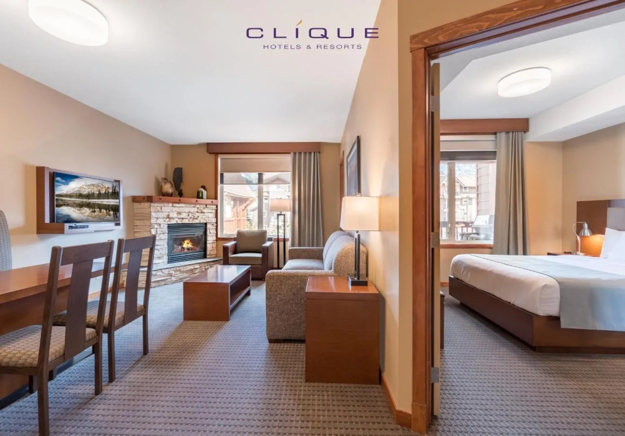 Living room, Bed in Falcon Crest Lodge by CLIQUE