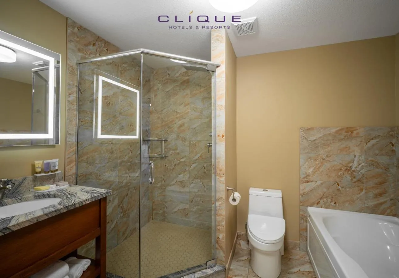 Toilet in Falcon Crest Lodge by CLIQUE