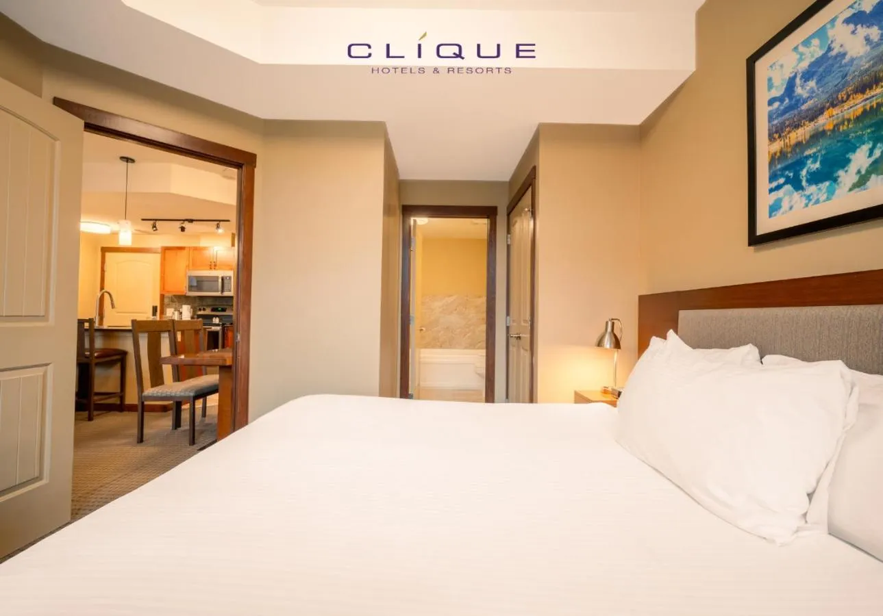 Bed in Falcon Crest Lodge by CLIQUE