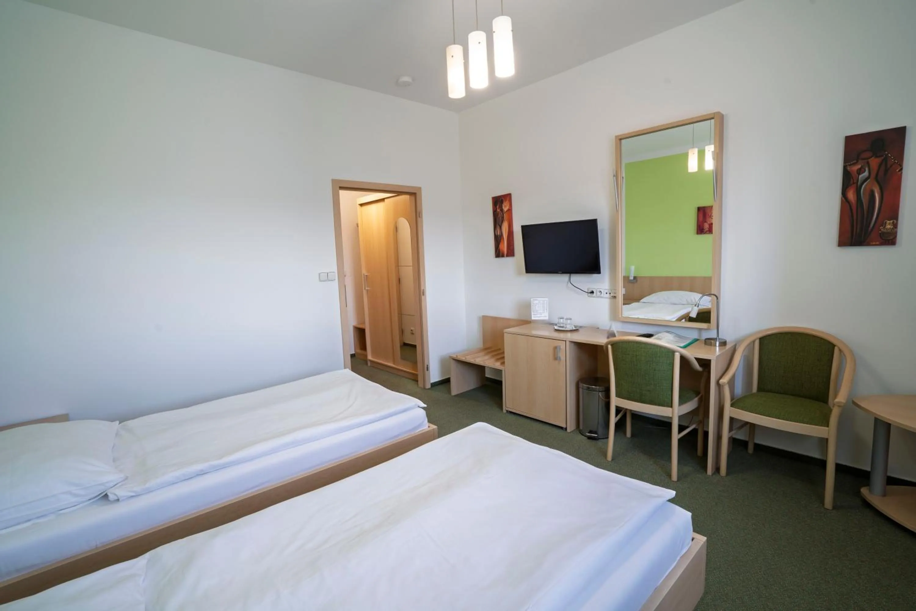 Photo of the whole room, Bed in Hotel Senimo