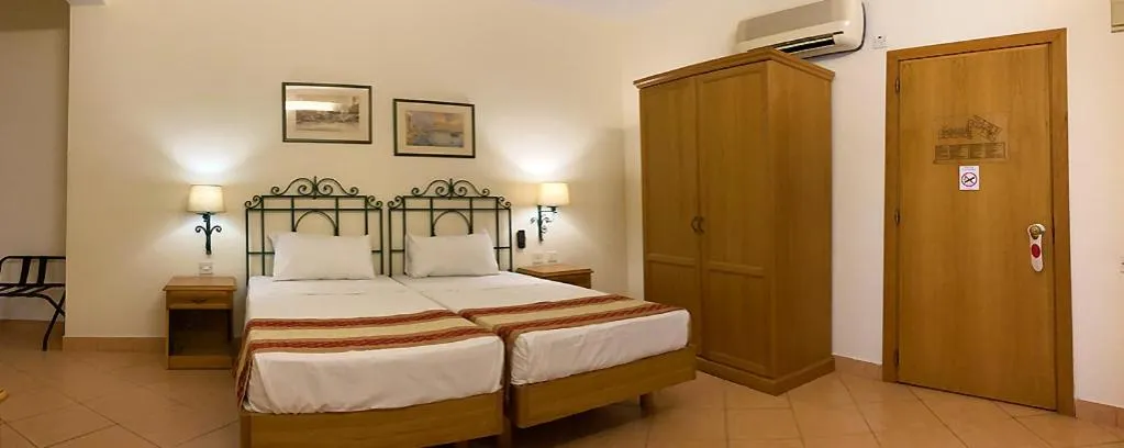 Bedroom, Bed in Hotel Kennedy Nova