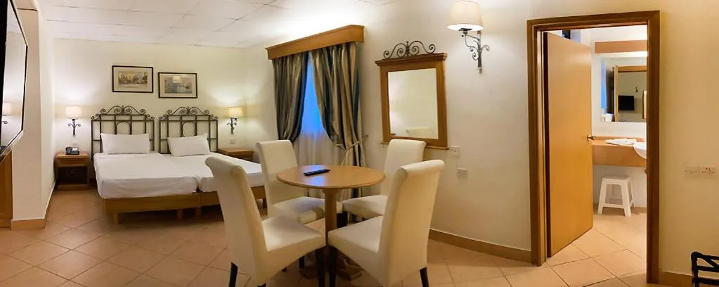 Photo of the whole room, Bed in Hotel Kennedy Nova