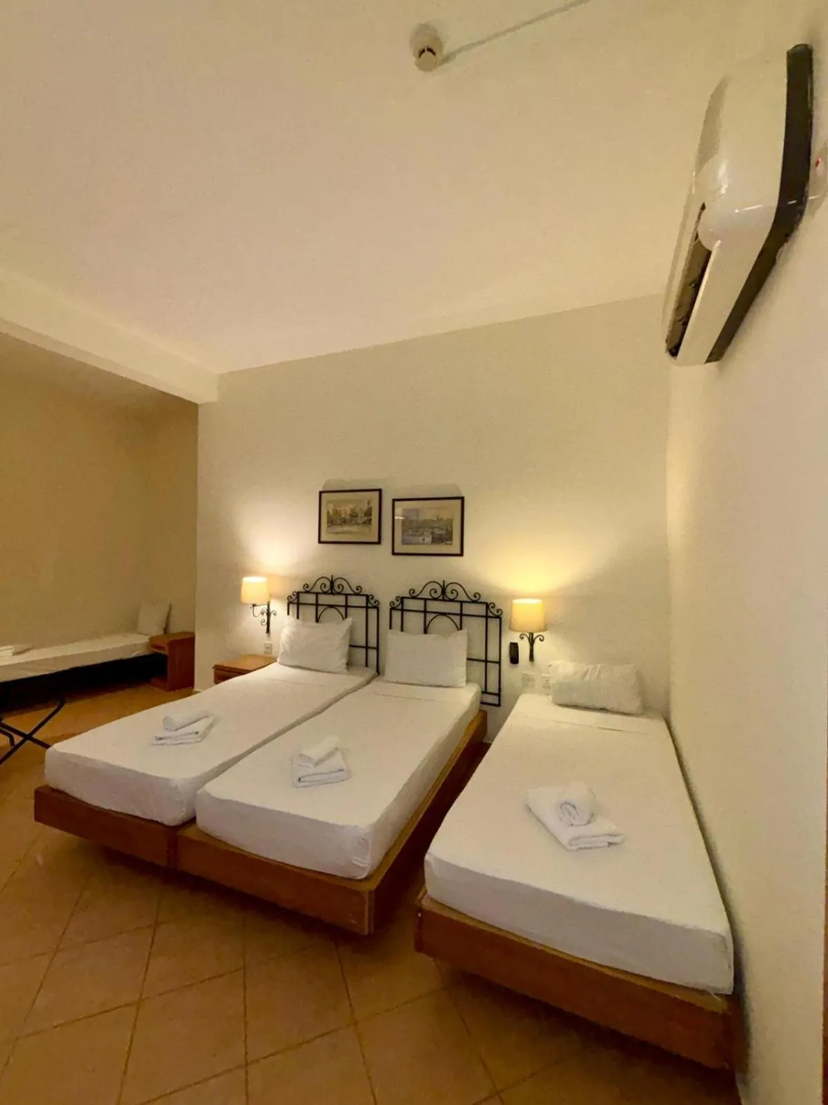 Bed in Hotel Kennedy Nova