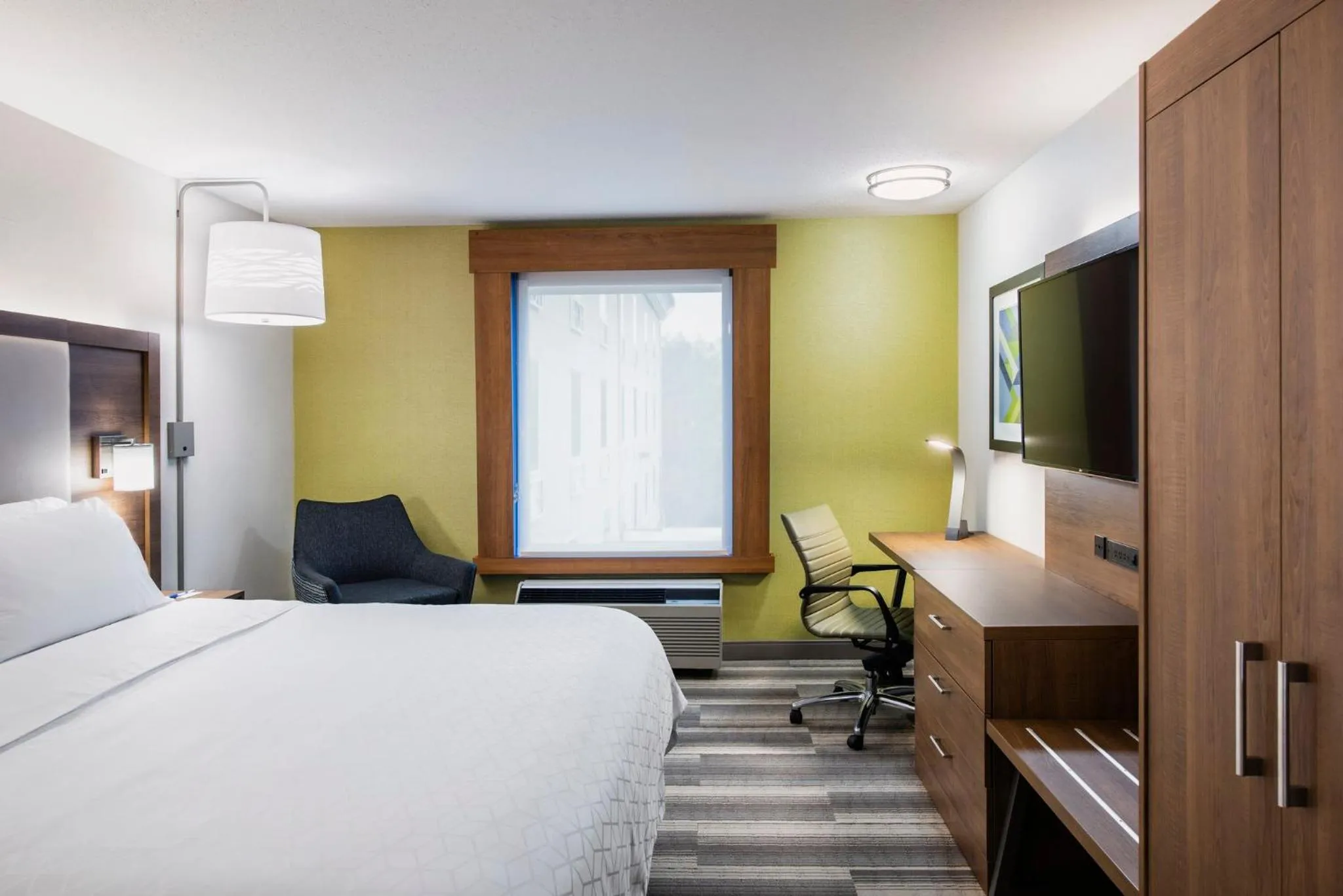 Photo of the whole room, Bed in Holiday Inn Express Hotel & Suites Saskatoon by IHG
