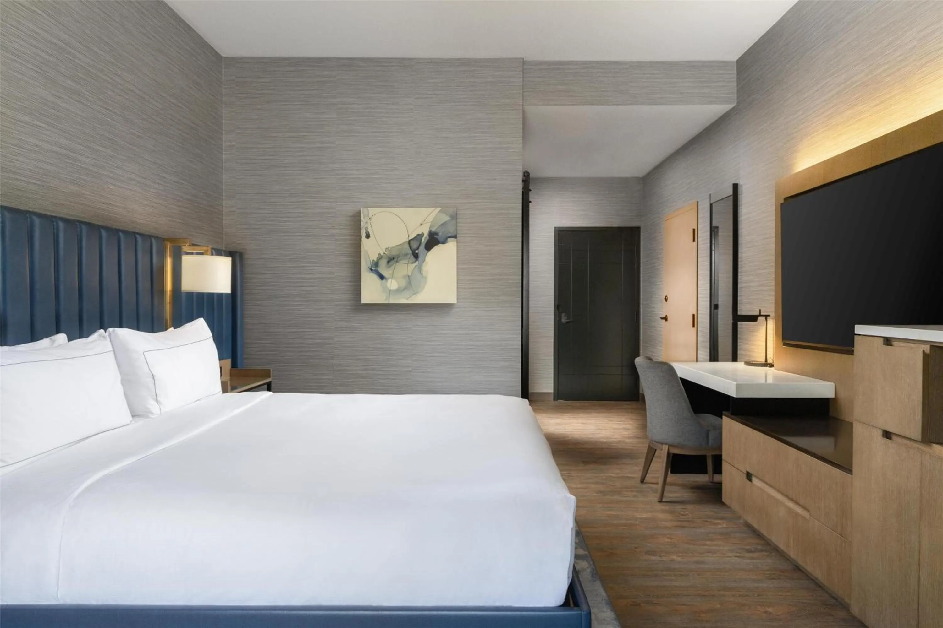 Bedroom, Bed in Doubletree By Hilton West Kelowna