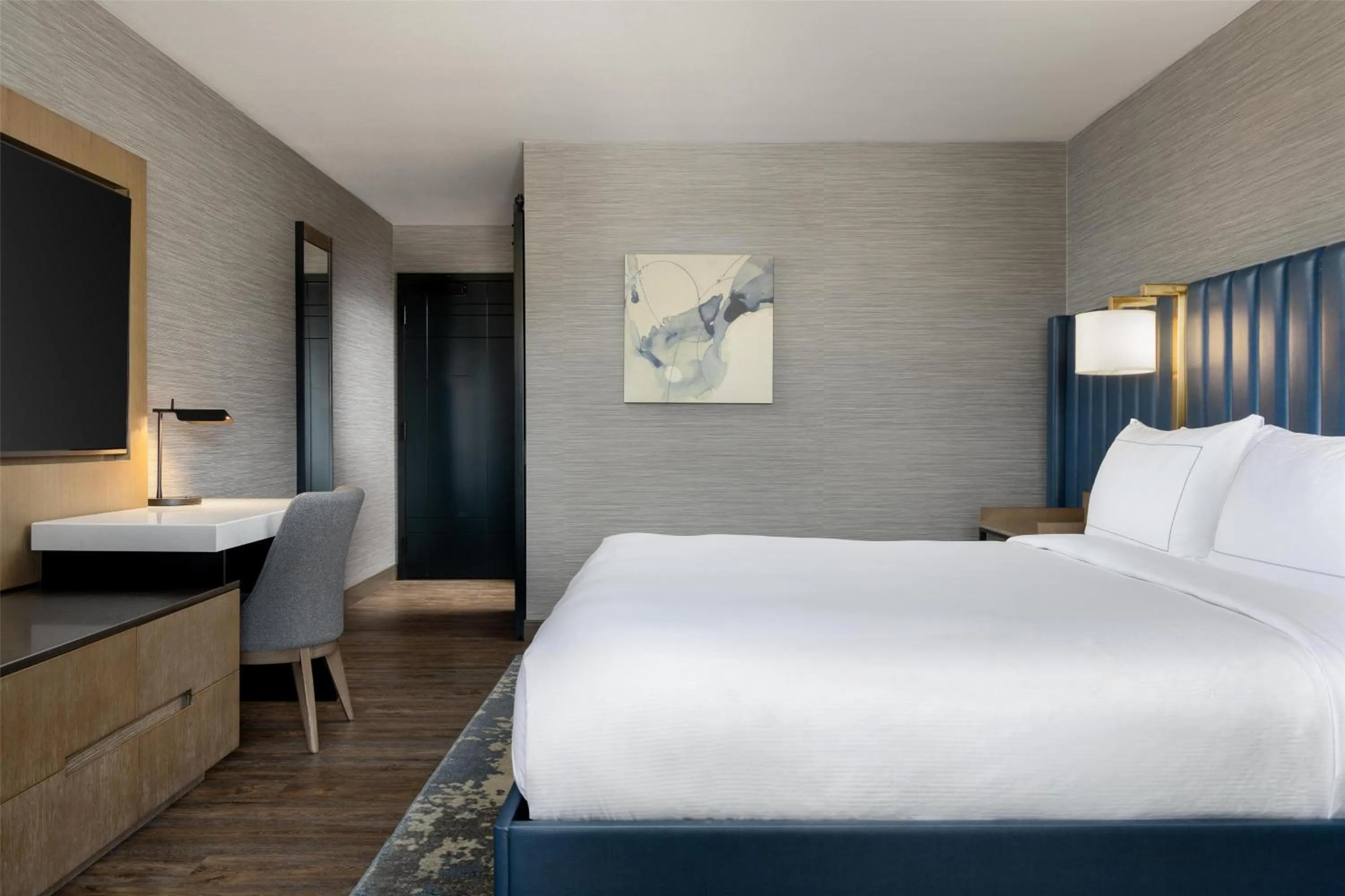 Bedroom, Bed in Doubletree By Hilton West Kelowna