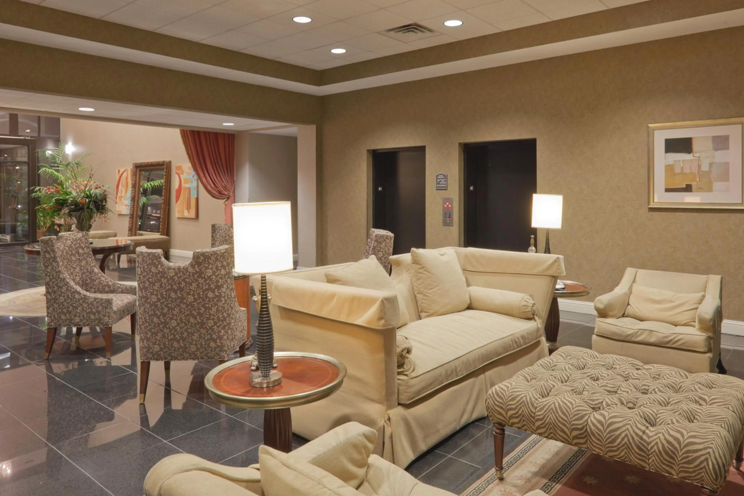 Lobby or reception in Holiday Inn Carbondale - Conference Center by IHG